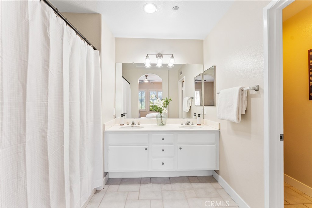 Aliso Viejo, California, 92656, United States, 2 Bedrooms Bedrooms, ,3 BathroomsBathrooms,Residential,For Sale,1989024