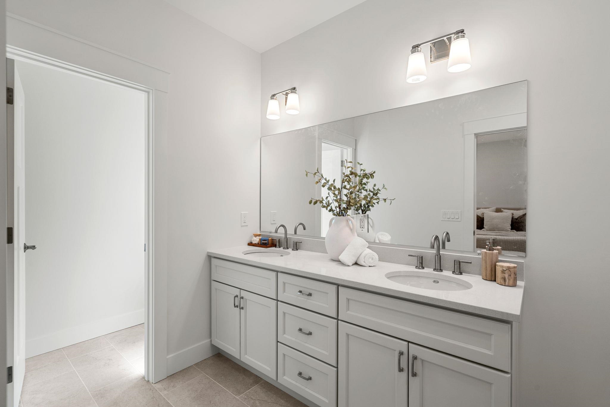 Bedford, New Hampshire, 03110, United States, 4 Bedrooms Bedrooms, ,5 BathroomsBathrooms,Residential,For Sale,1924713