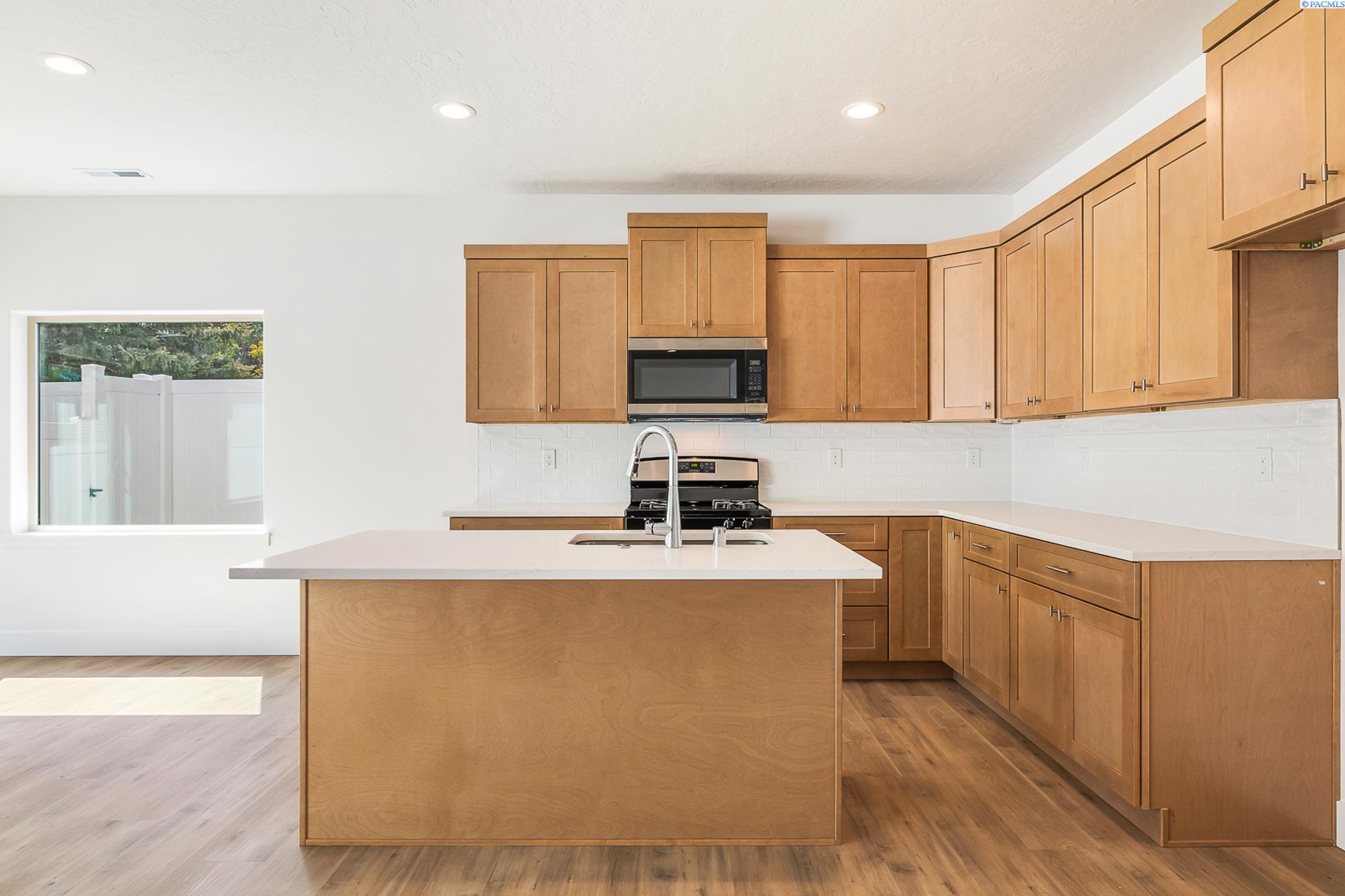 Kennewick, Washington, 99337, United States, 7 Bedrooms Bedrooms, ,Residential,For Sale,1793347