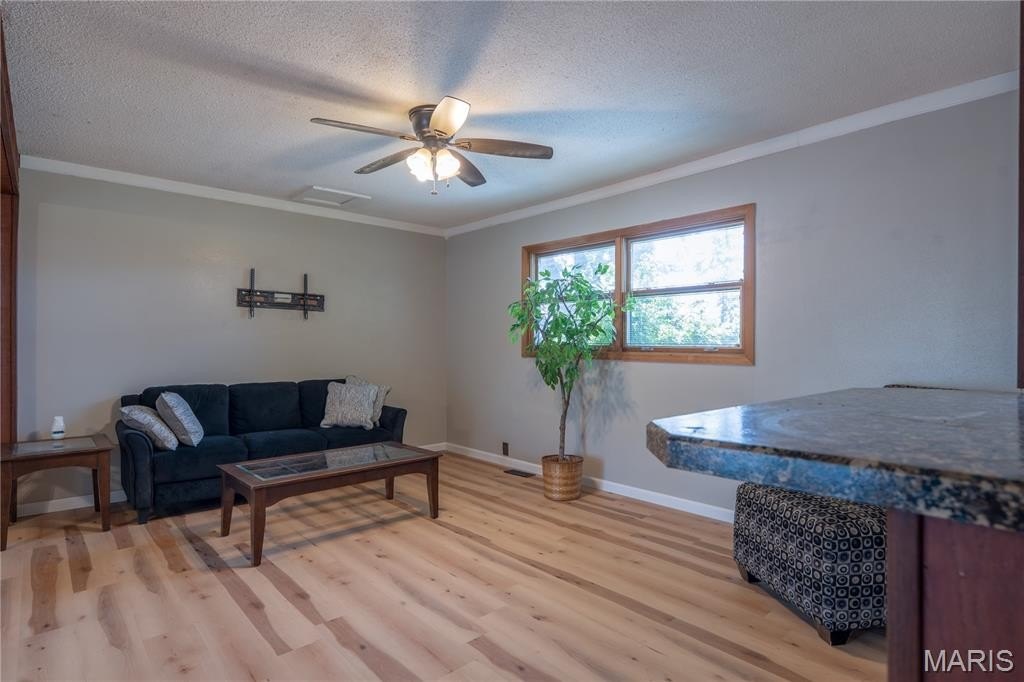 Edwardsville, Illinois, 62025, United States, 5 Bedrooms Bedrooms, ,4 BathroomsBathrooms,Residential,For Sale,1975622