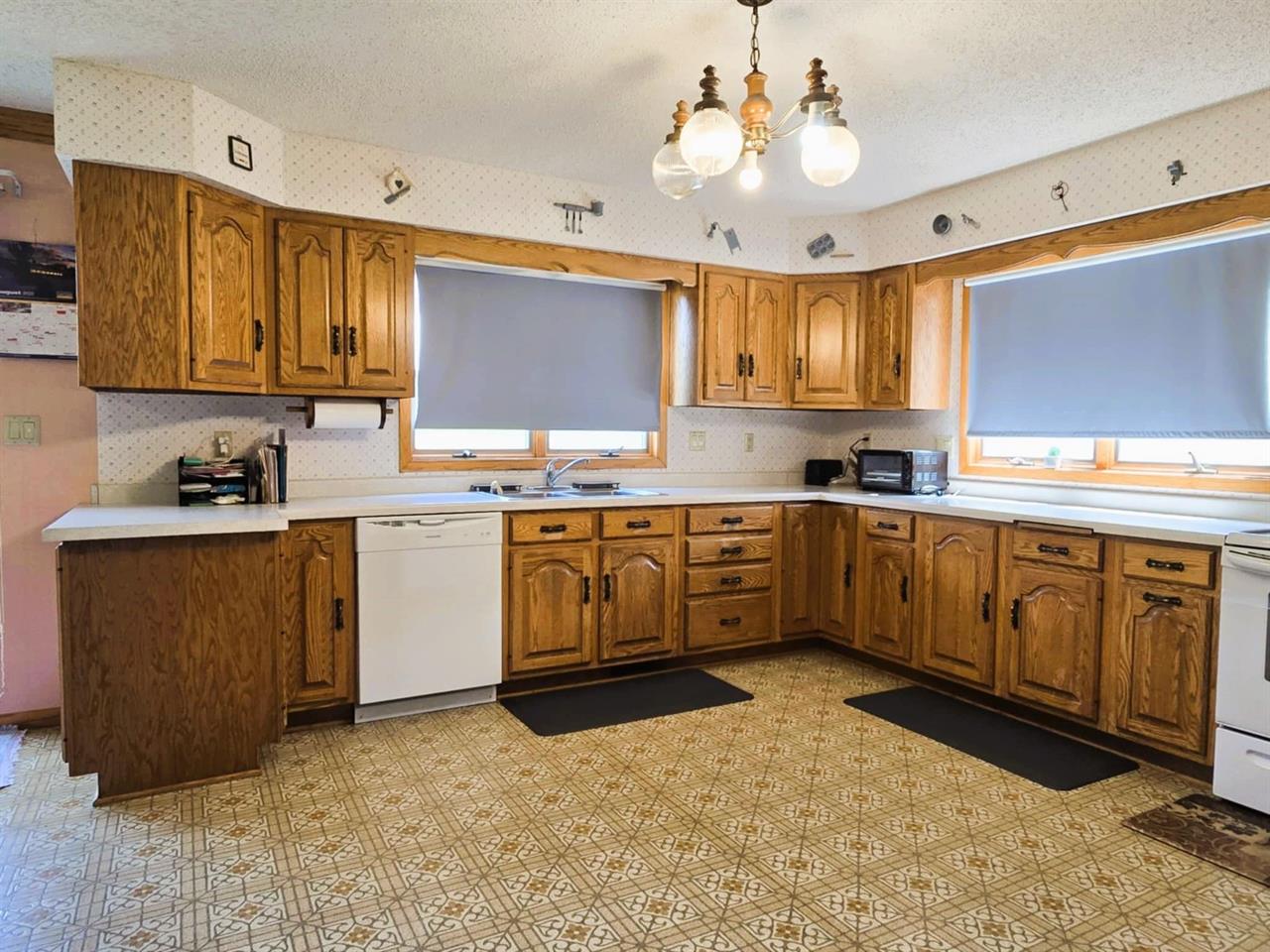 Gays Mills, Wisconsin, 54631, United States, 4 Bedrooms Bedrooms, ,3 BathroomsBathrooms,Residential,For Sale,1914318