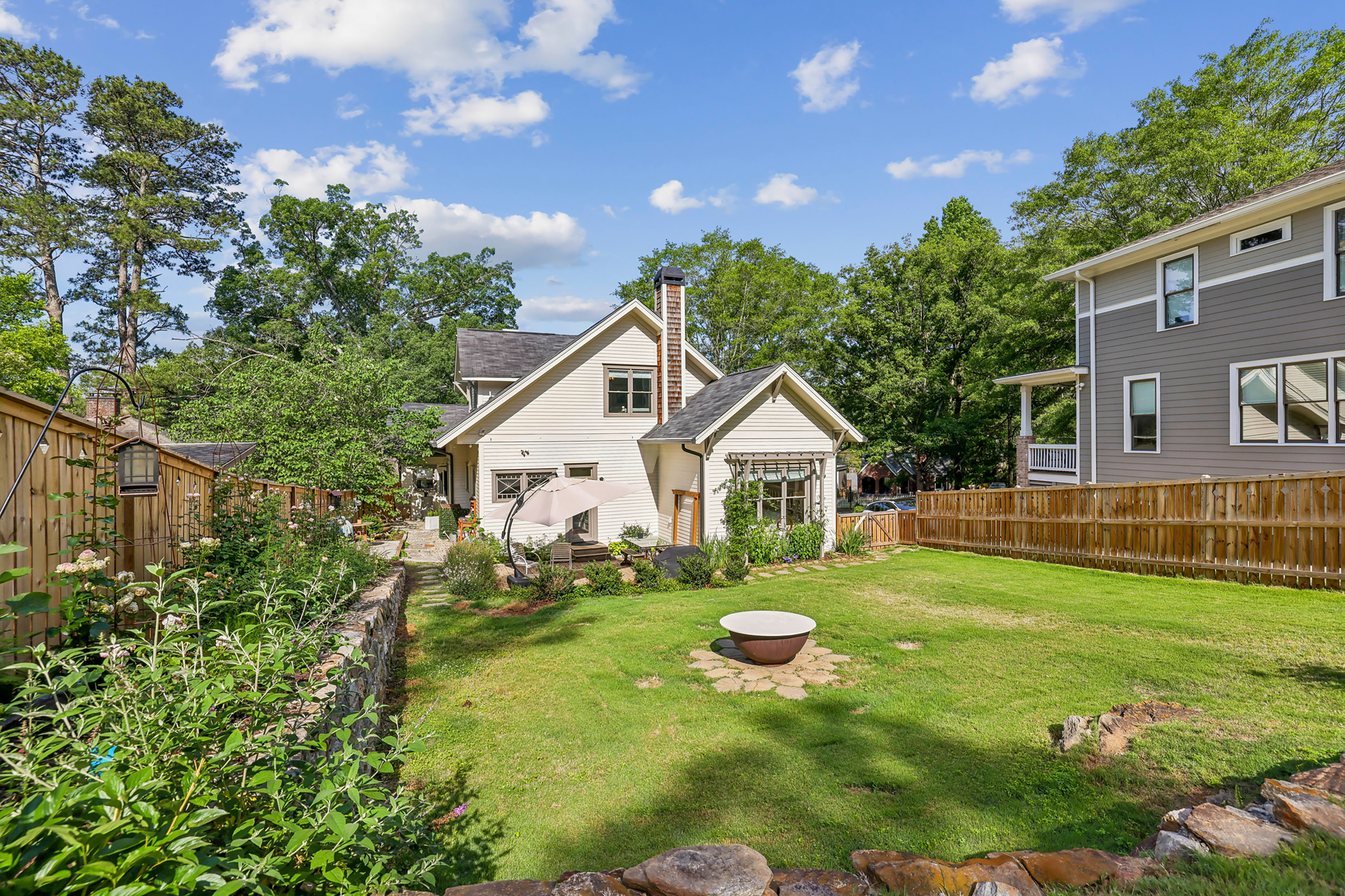  Renovated Bungalow Blends Historic Atlanta Character with Modern Luxury - 物件實景