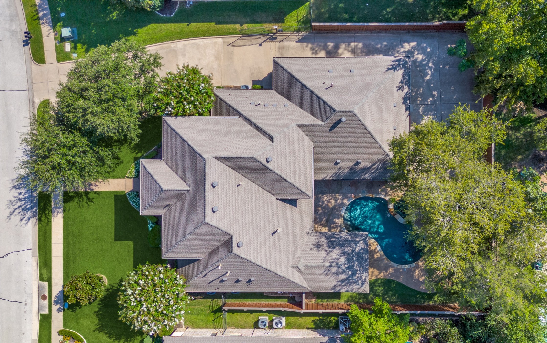 Grapevine, Texas, 76092, United States, 4 Bedrooms Bedrooms, ,3 BathroomsBathrooms,Residential,For Sale,1951115