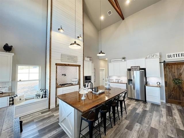 Tahlequah, Oklahoma, 74464, United States, 6 Bedrooms Bedrooms, ,4 BathroomsBathrooms,Residential,For Sale,1982576