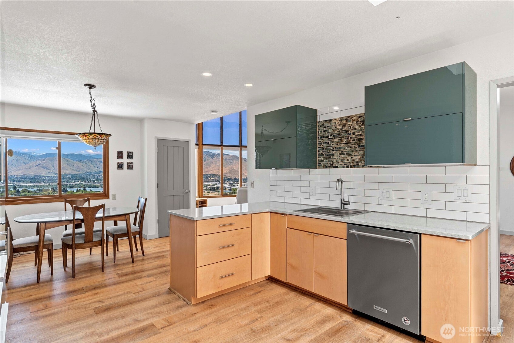 East Wenatchee, Washington, 98802, United States, 3 Bedrooms Bedrooms, ,2 BathroomsBathrooms,Residential,For Sale,1876357