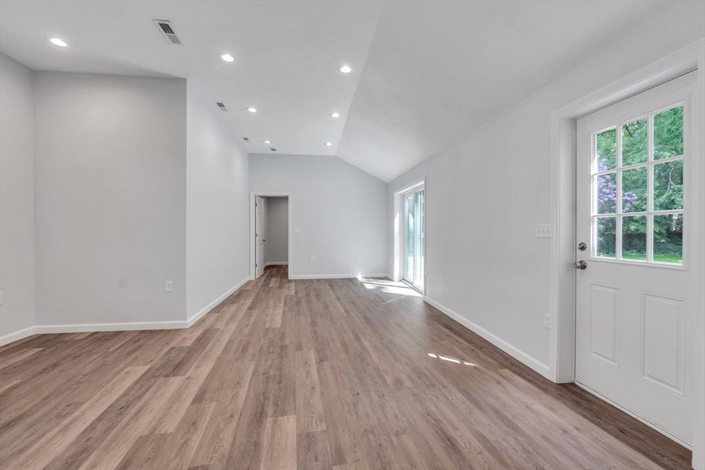 North Attleboro, Massachusetts, 02760, United States, 3 Bedrooms Bedrooms, ,Residential,For Sale,1872136