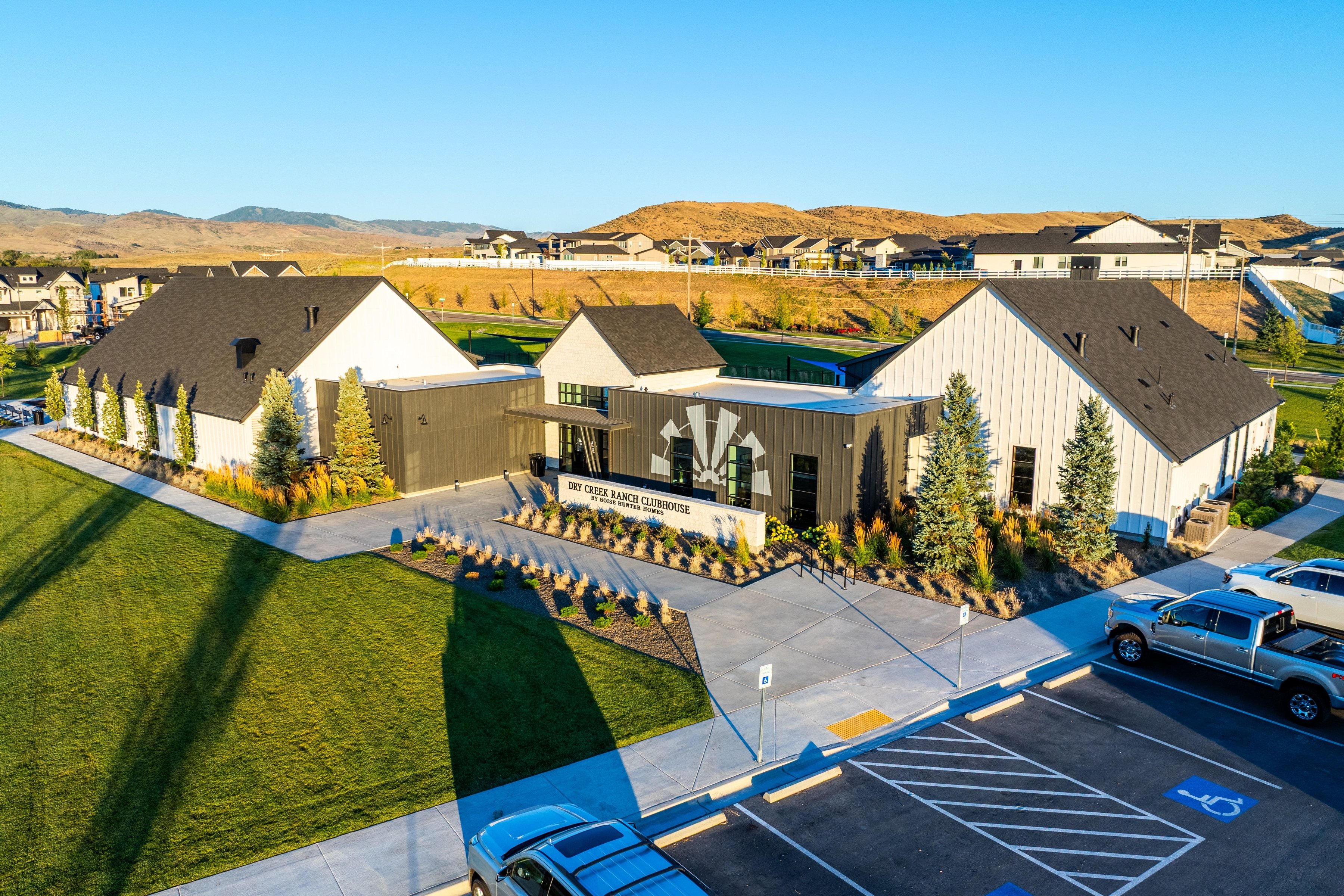  Refined Half-Acre Estate with Dual Kitchens & Open Space Backdrop - 物件實景