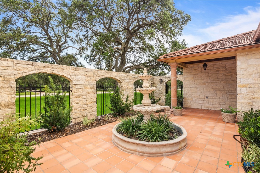 Inez, Texas, 77968, United States, 5 Bedrooms Bedrooms, ,6 BathroomsBathrooms,Residential,For Sale,1895563