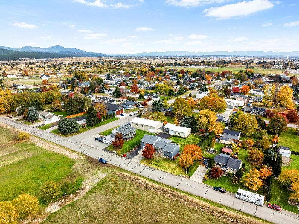 Newman Lake, Washington, 99025, United States, 4 Bedrooms Bedrooms, ,2 BathroomsBathrooms,Residential,For Sale,1987329