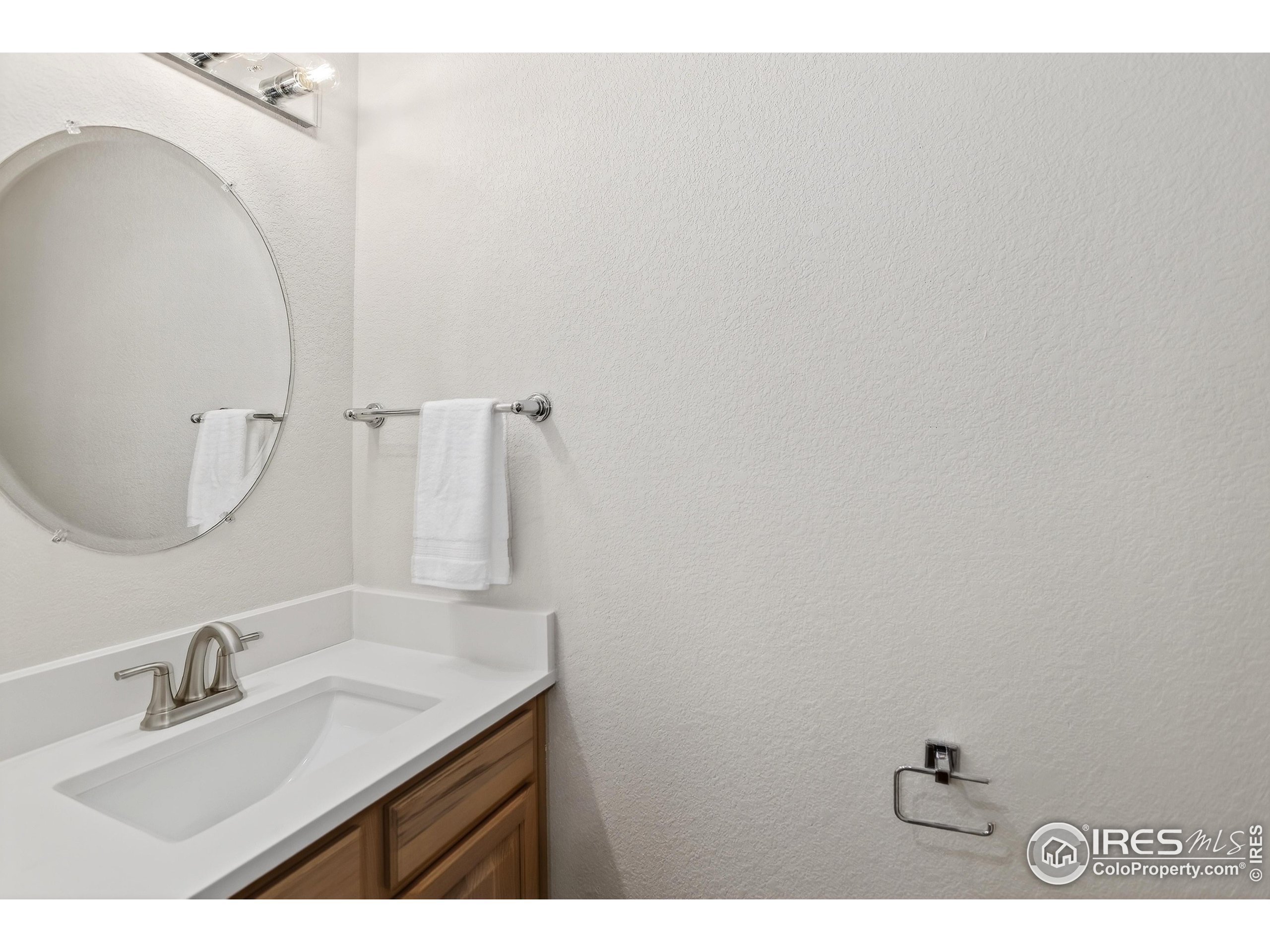 Strasburg, Colorado, 80136, United States, 3 Bedrooms Bedrooms, ,4 BathroomsBathrooms,Residential,For Sale,1991126