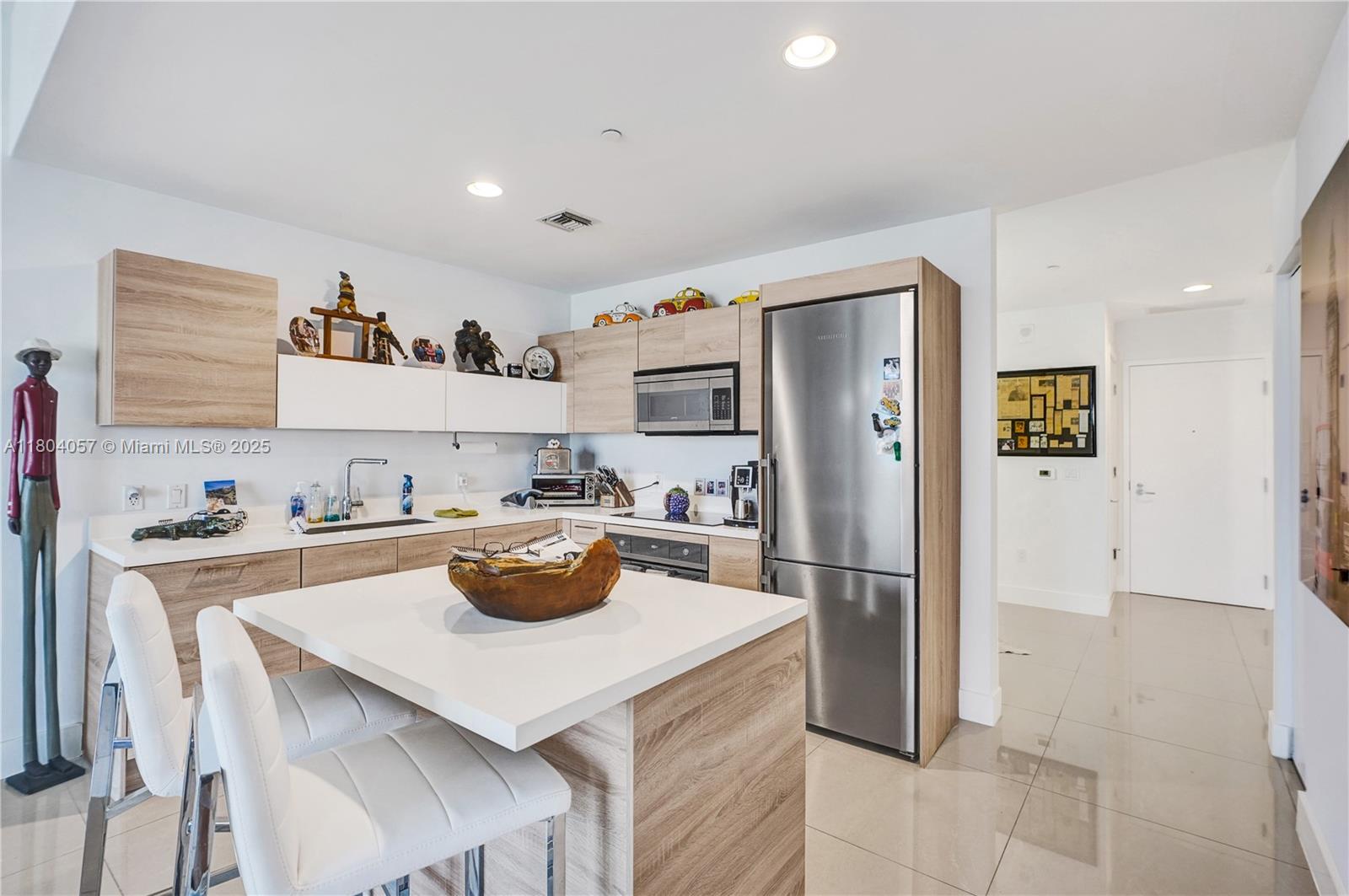 North Miami Beach, Florida, 33160, United States, 2 Bedrooms Bedrooms, ,2 BathroomsBathrooms,Residential,For Sale,1826638