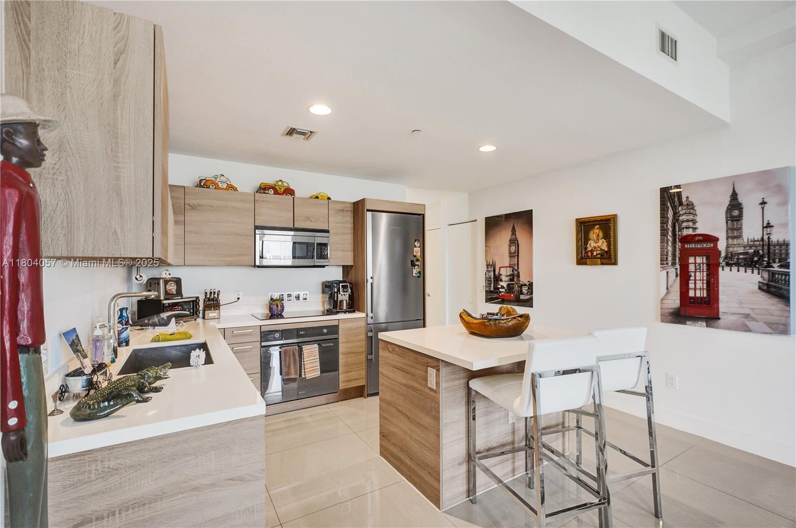 North Miami Beach, Florida, 33160, United States, 2 Bedrooms Bedrooms, ,2 BathroomsBathrooms,Residential,For Sale,1826638