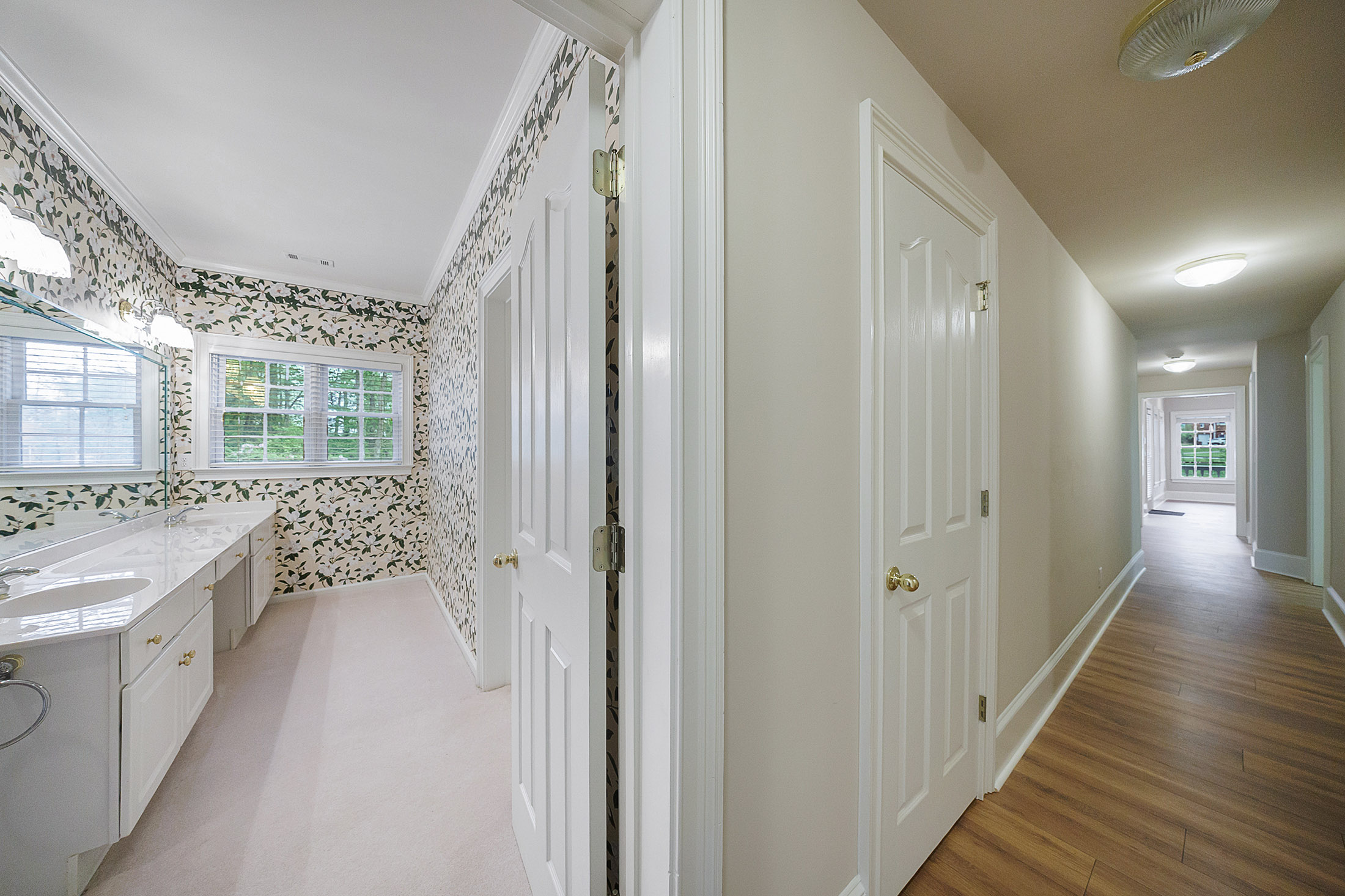  A Rare Opportunity to Own a Developer-Designed Lakefront Estate - 物件實景