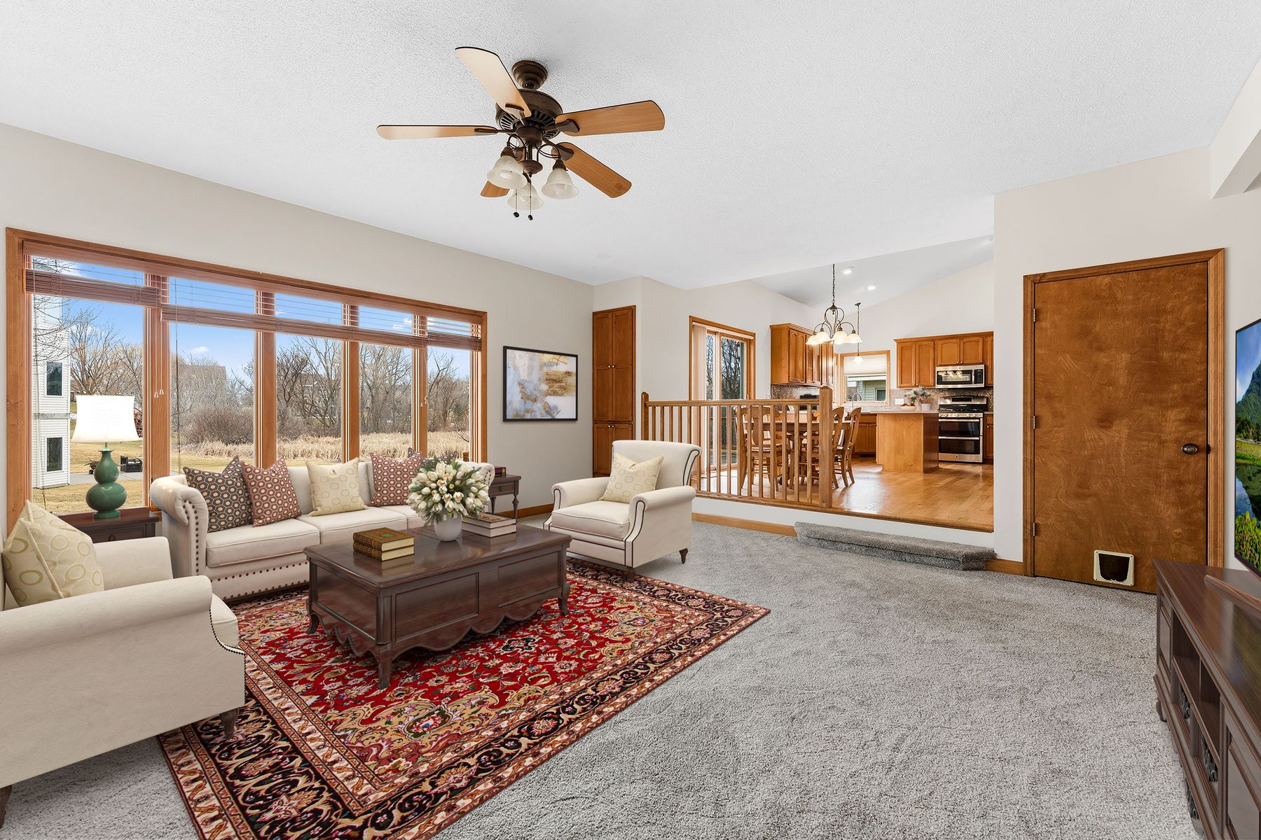  Updated Modified Two-Story on a Spacious Corner Lot - 物件實景