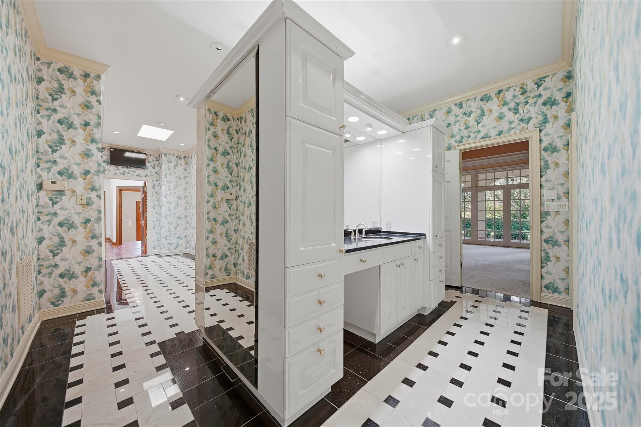 Conover, North Carolina, 28613, United States, 6 Bedrooms Bedrooms, ,7 BathroomsBathrooms,Residential,For Sale,1991981