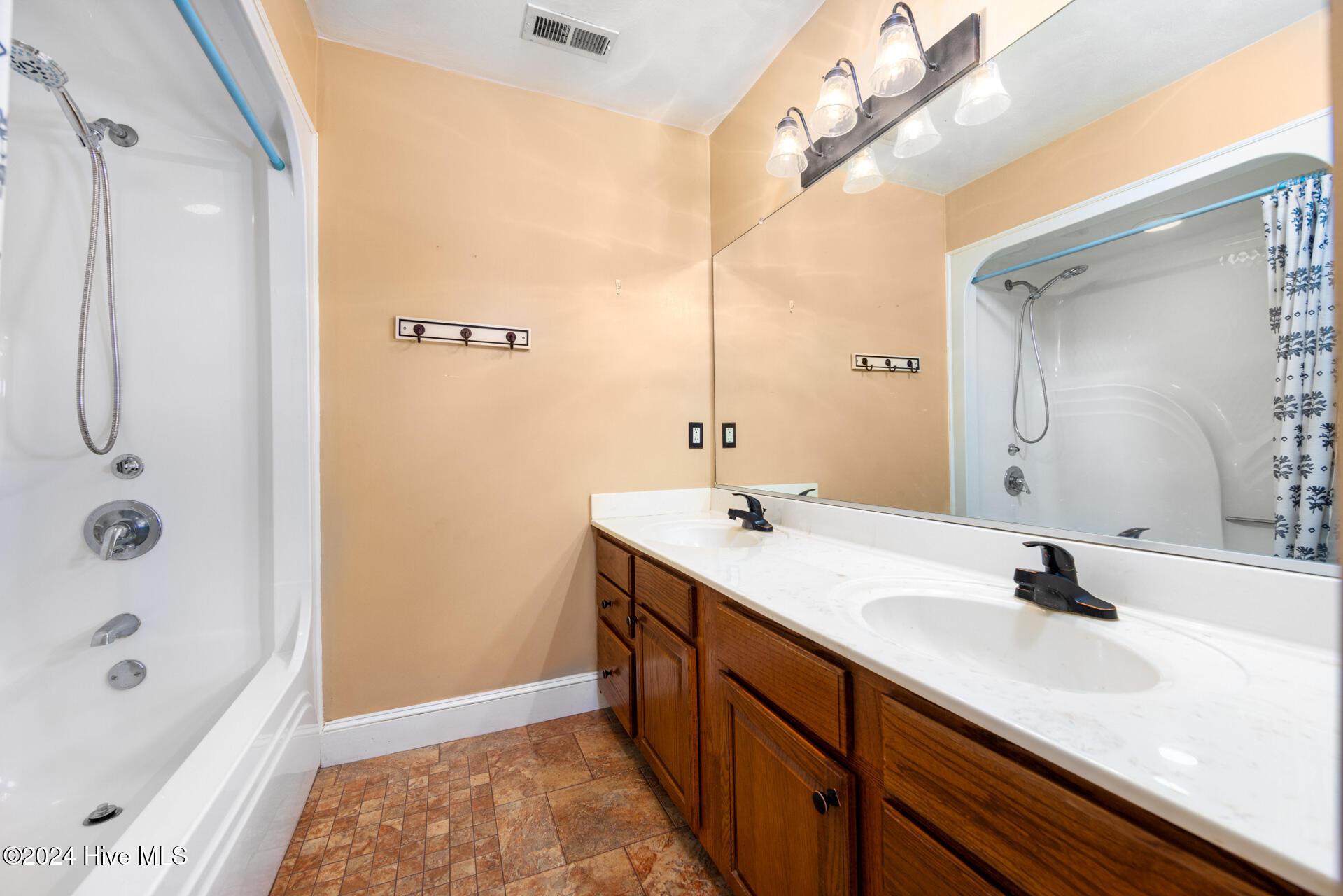 Currituck, North Carolina, 27929, United States, 4 Bedrooms Bedrooms, ,4 BathroomsBathrooms,Residential,For Sale,1849903