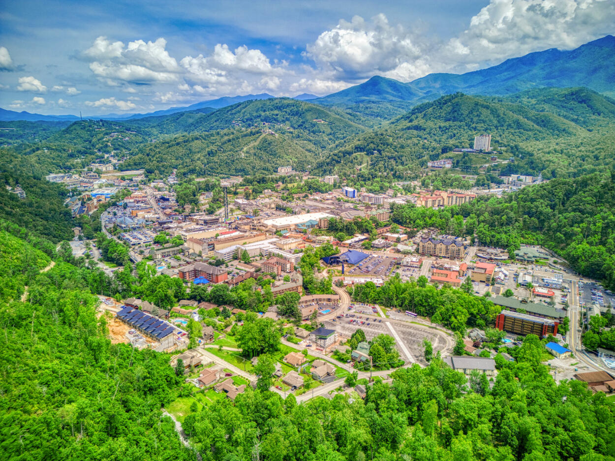 Gatlinburg, Tennessee, 37738, United States, 3 Bedrooms Bedrooms, ,4 BathroomsBathrooms,Residential,For Sale,2027383