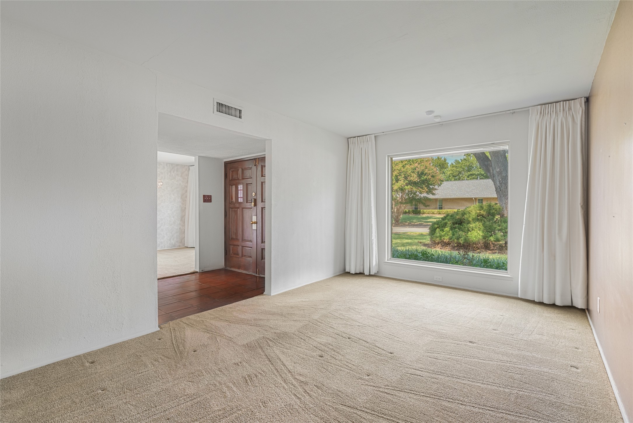 Dallas, Texas, 75244, United States, 4 Bedrooms Bedrooms, ,2 BathroomsBathrooms,Residential,For Sale,1991036