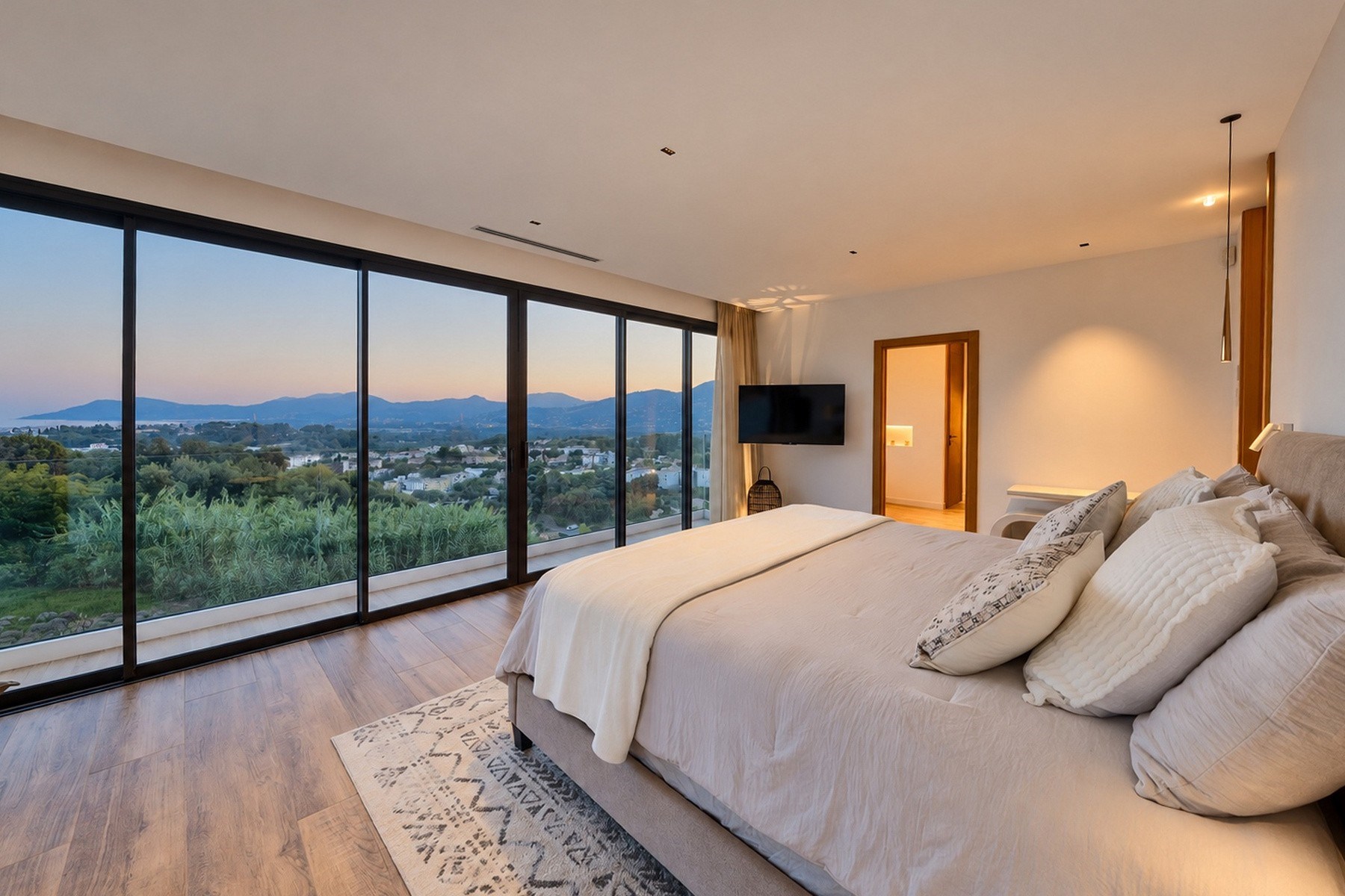  Mougins, private estate for sale, 533 sqm, panoramic views, guest house and 2.2… - 物件實景