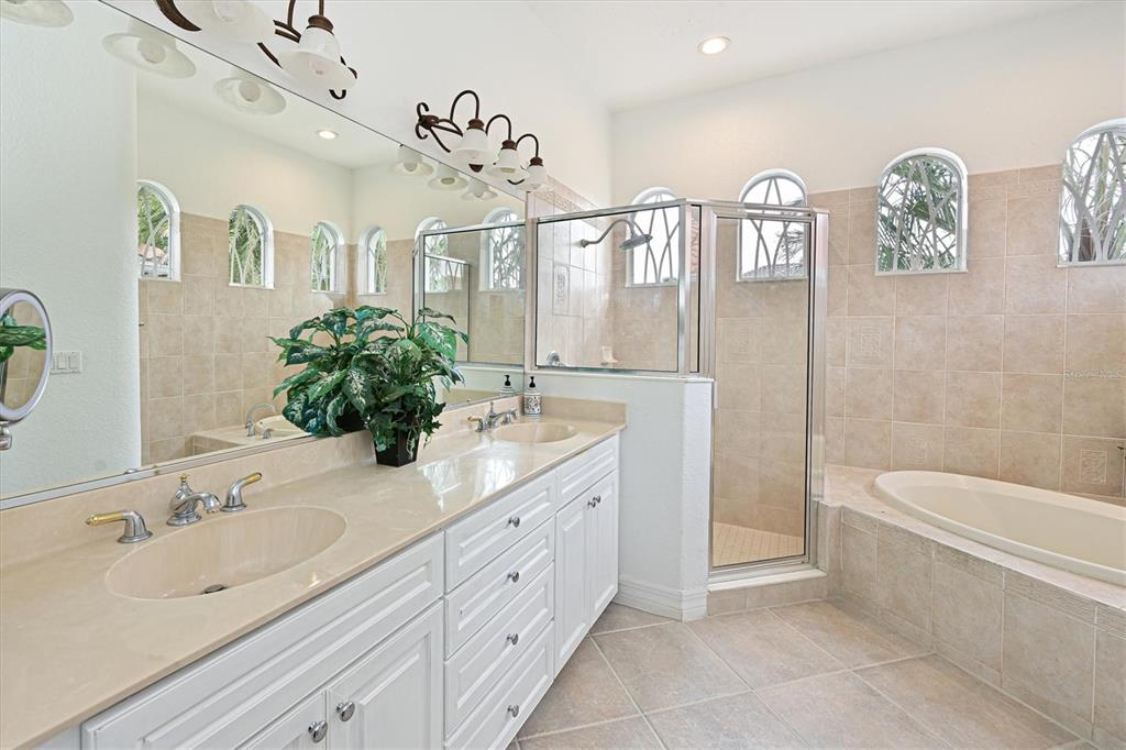 Bradenton, Florida, 34212, United States, 4 Bedrooms Bedrooms, ,3 BathroomsBathrooms,Residential,For Sale,1848553