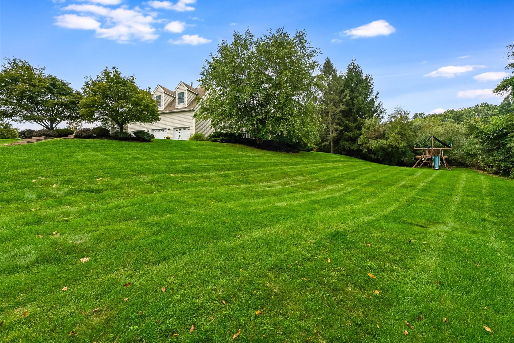  ?Beacon Hill? Meticulously Maintained Neigborhood Colonial - 物件實景