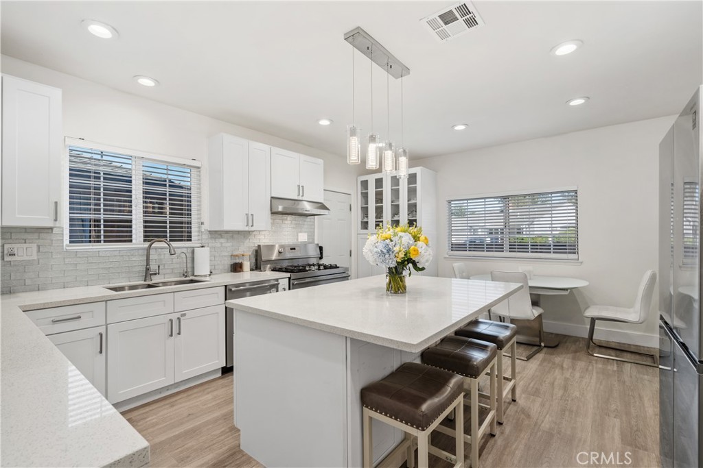 Valley Glen, California, 91401, United States, 4 Bedrooms Bedrooms, ,4 BathroomsBathrooms,Residential,For Sale,1990923