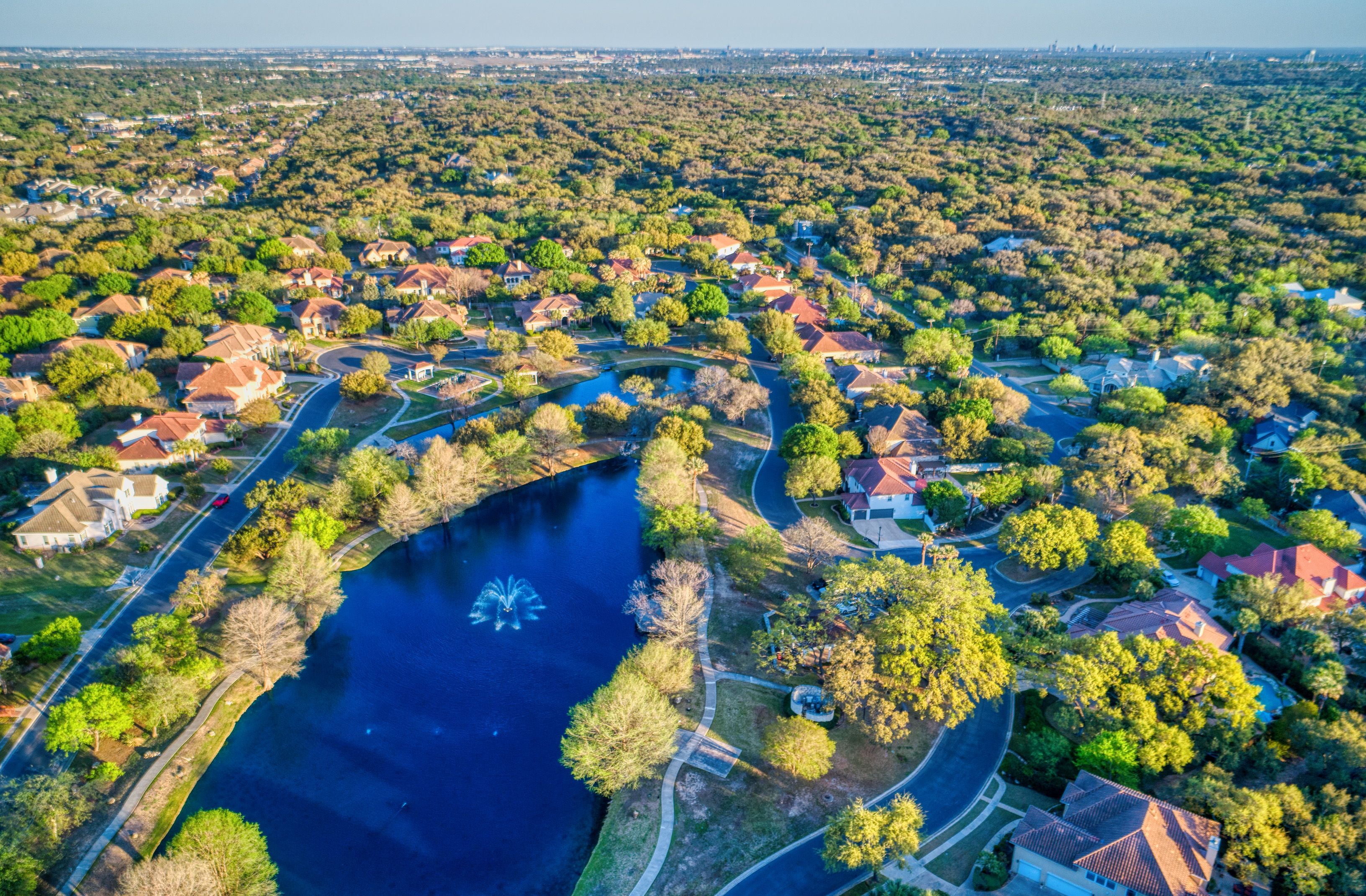  Stunning Remodel Near Private Lake & Trails - 物件實景