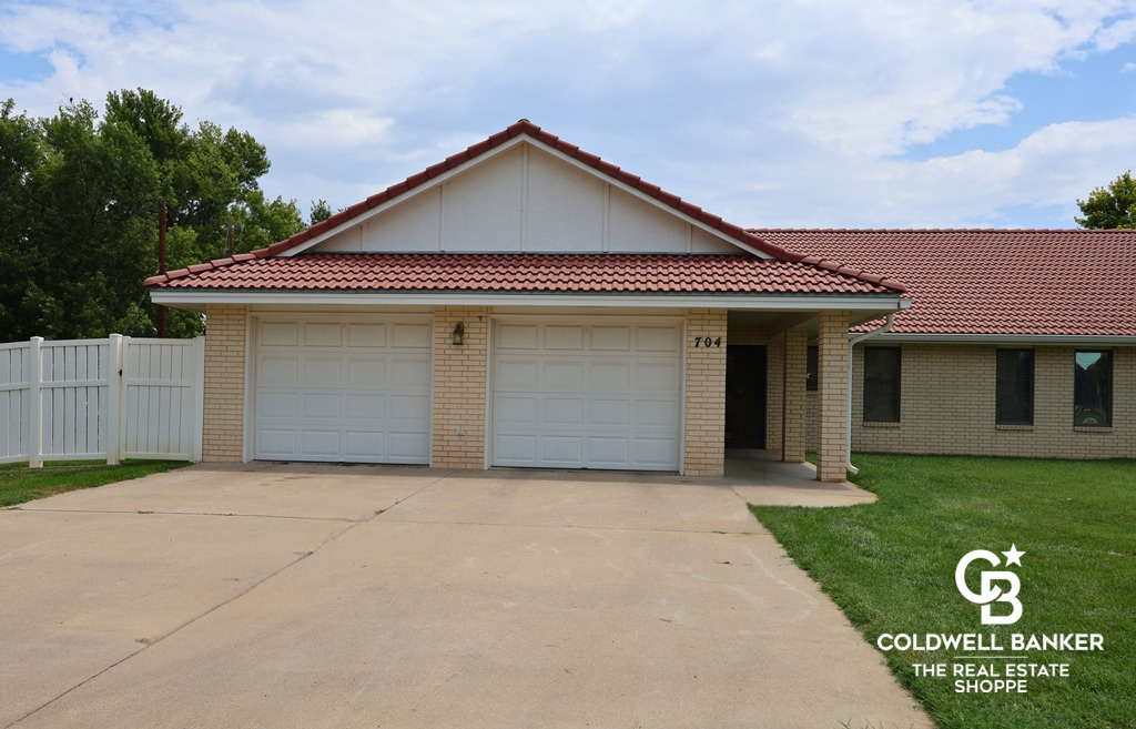 Anderson St, Garden City, KS 67846