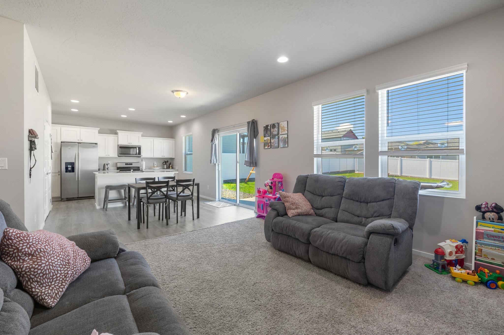 Spokane Valley, Washington, 99037, United States, 4 Bedrooms Bedrooms, ,3 BathroomsBathrooms,Residential,For Sale,1786142