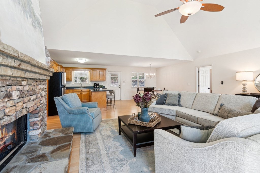 Blairsville, Georgia, 30512, United States, 4 Bedrooms Bedrooms, ,3 BathroomsBathrooms,Residential,For Sale,1913055