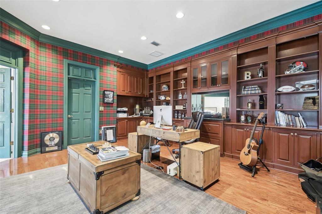 Tampa, Florida, 33613, United States, 5 Bedrooms Bedrooms, ,6 BathroomsBathrooms,Residential,For Sale,1838218
