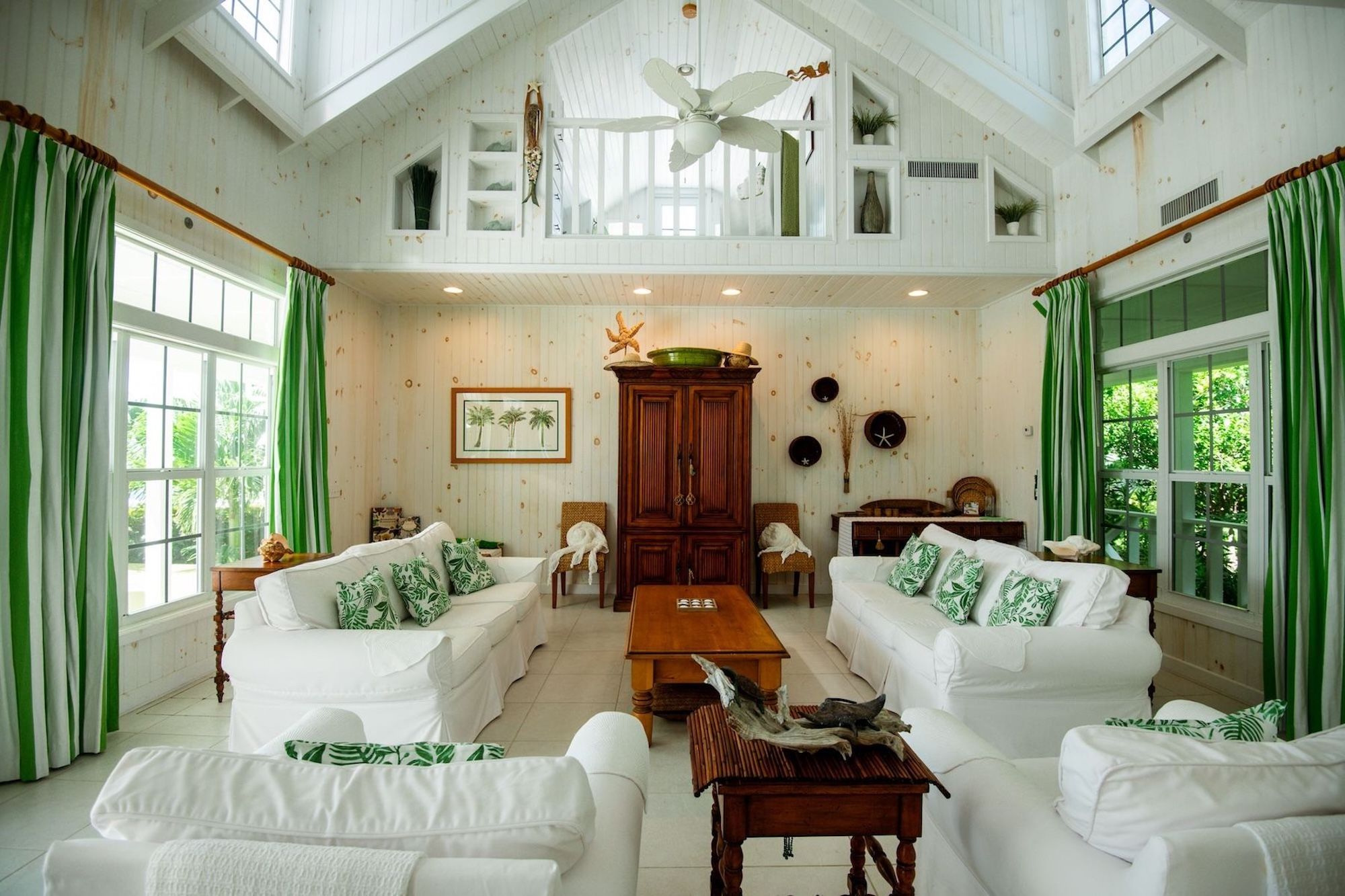  Luxury Waterfront Home with Pool - 物件實景