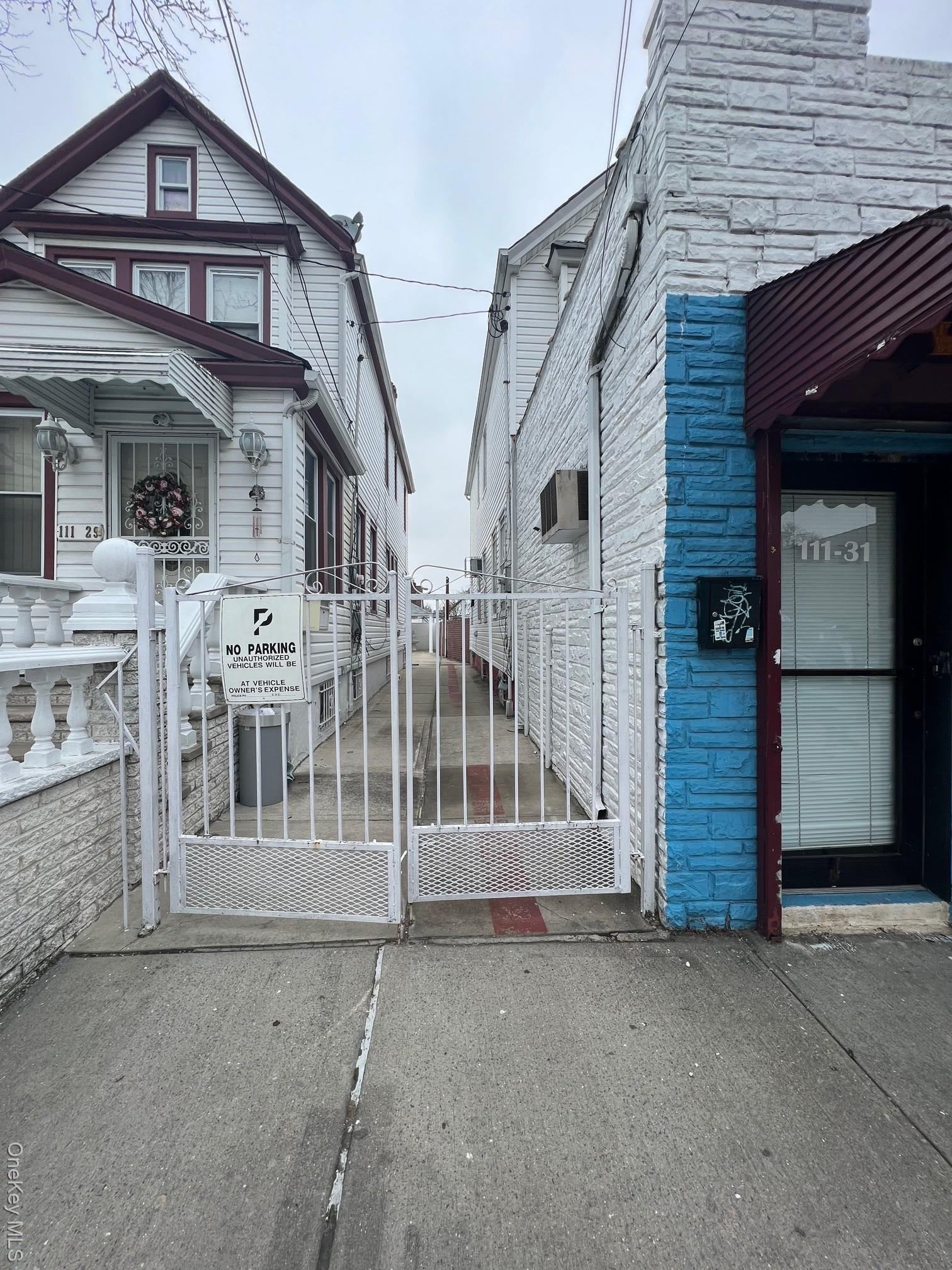 South Ozone Park, New York, 11420, United States, ,2 BathroomsBathrooms,Residential,For Sale,1976352