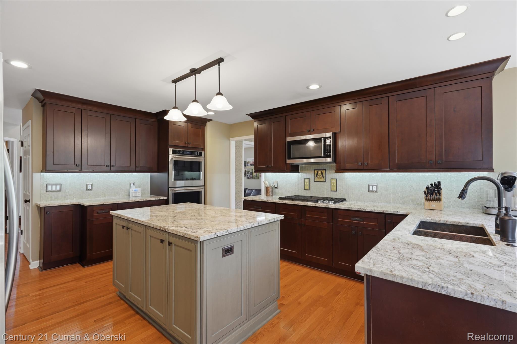 Farmington Hills, Michigan, 48331, United States, 4 Bedrooms Bedrooms, ,4 BathroomsBathrooms,Residential,For Sale,2048985