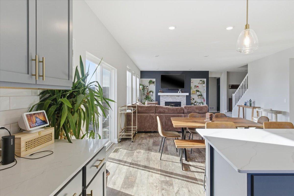 Prior Lake, Minnesota, 55352, United States, 5 Bedrooms Bedrooms, ,2 BathroomsBathrooms,Residential,For Sale,2000604