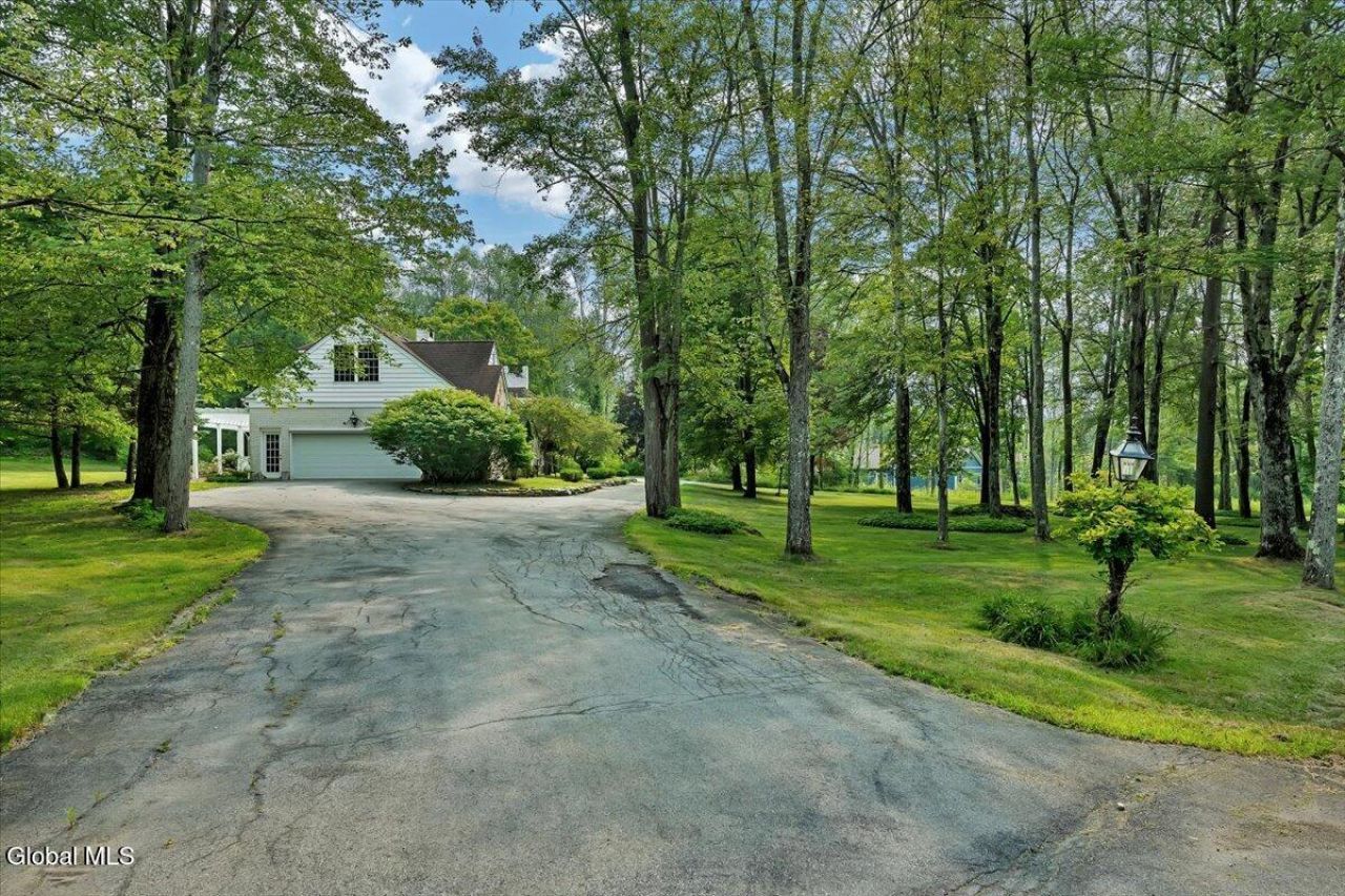 Queensbury, New York, 12804, United States, 4 Bedrooms Bedrooms, ,4 BathroomsBathrooms,Residential,For Sale,2003440