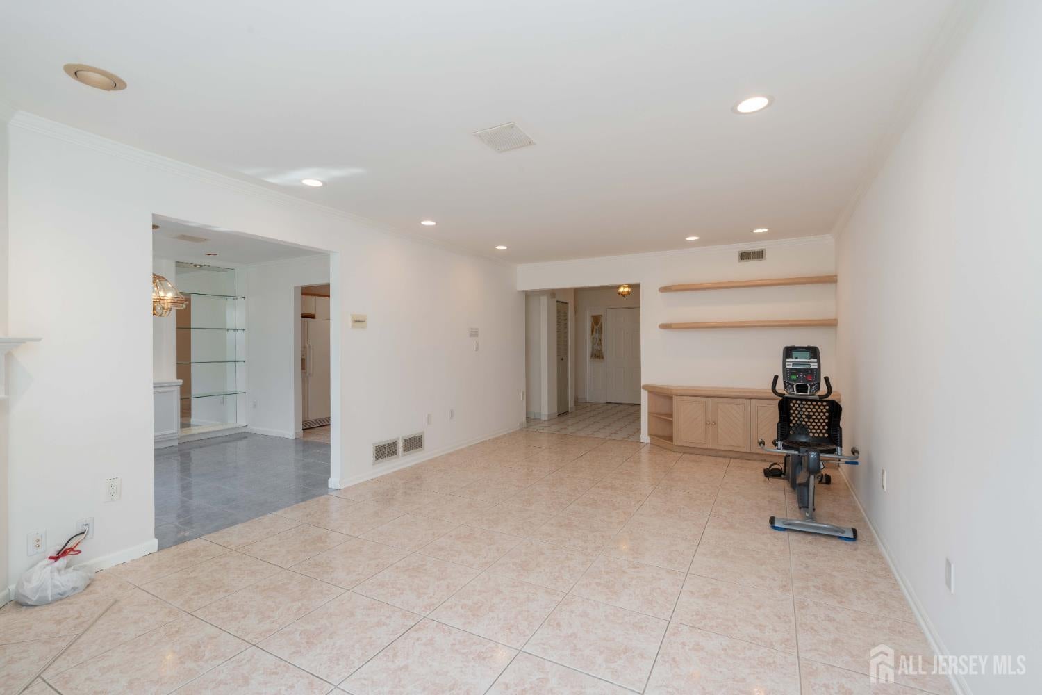Sayreville, New Jersey, 08872, United States, 3 Bedrooms Bedrooms, ,3 BathroomsBathrooms,Residential,For Sale,1937577