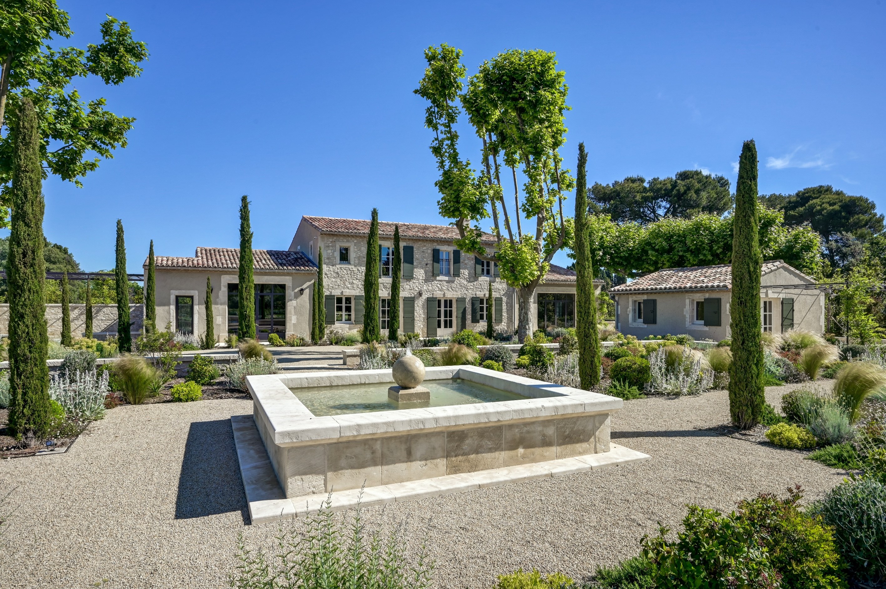  Renovated stone farmhouse with stunning views of the Alpilles, tennis court and… - 物件實景