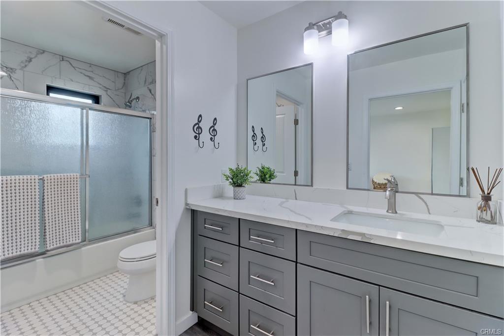 Los ANgeles, California, 90004, United States, 5 Bedrooms Bedrooms, ,2 BathroomsBathrooms,Residential,For Sale,1756474
