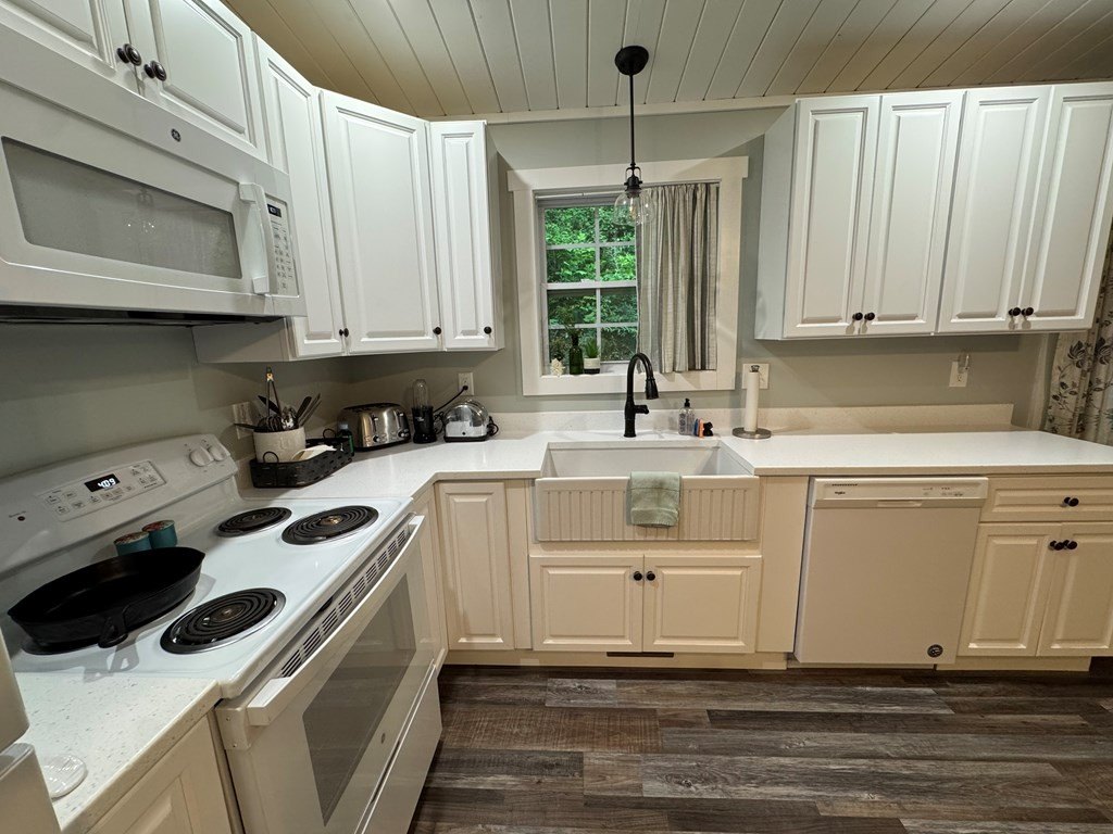 Murphy, North Carolina, 28906, United States, 2 Bedrooms Bedrooms, ,2 BathroomsBathrooms,Residential,For Sale,1930975