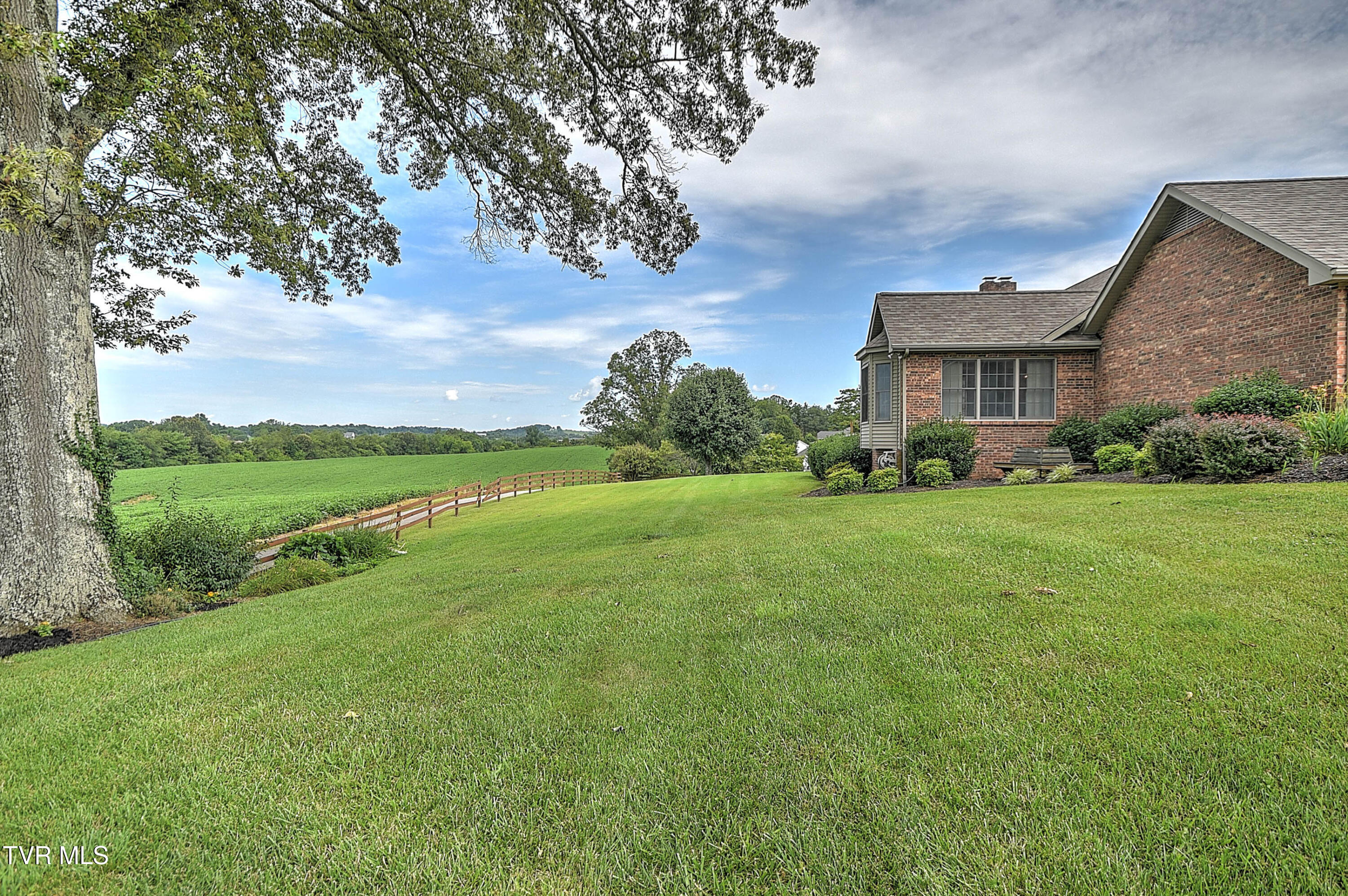 Greeneville, Tennessee, 37745, United States, 4 Bedrooms Bedrooms, ,4 BathroomsBathrooms,Residential,For Sale,1899304