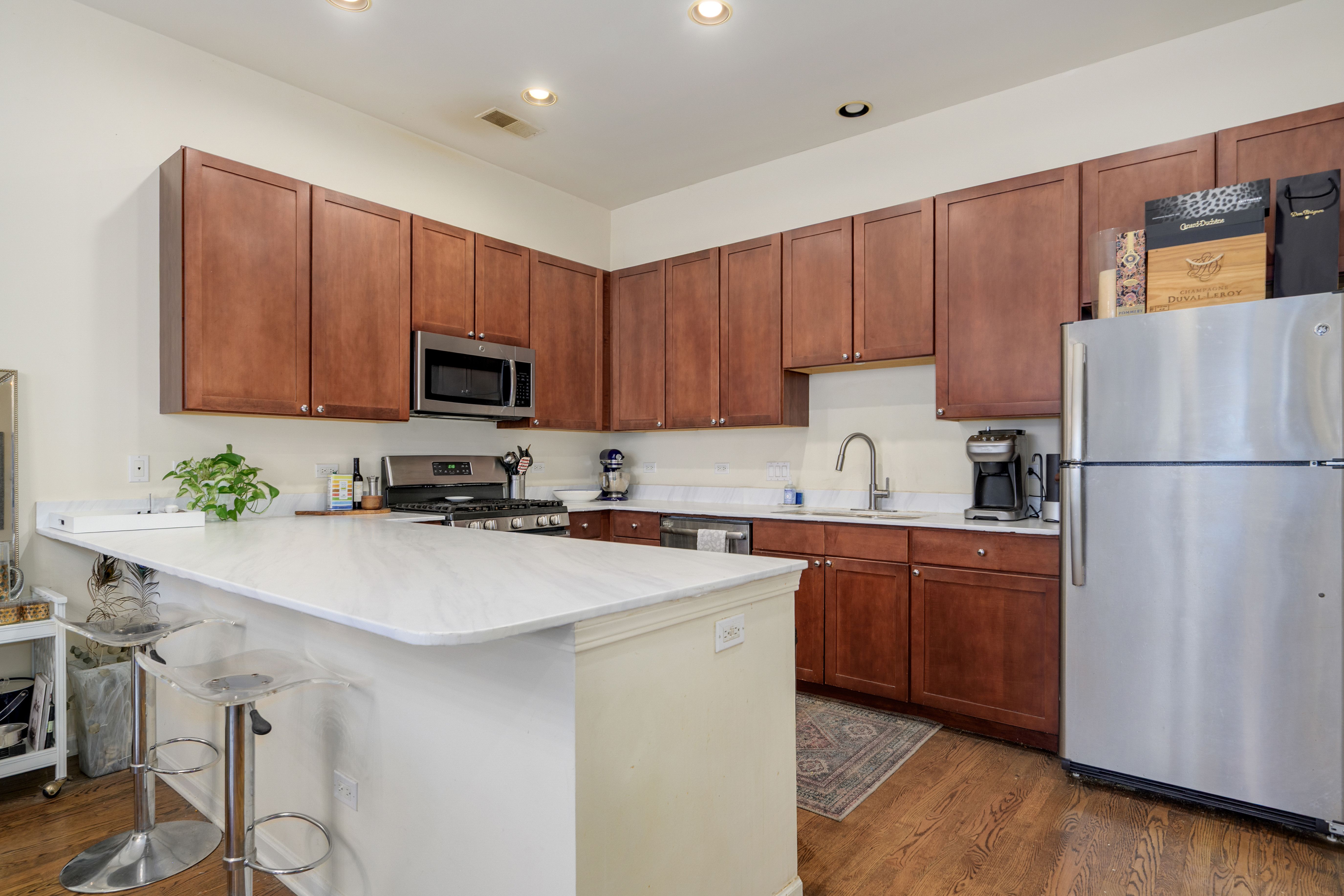 Bright, Updated Townhome in River North