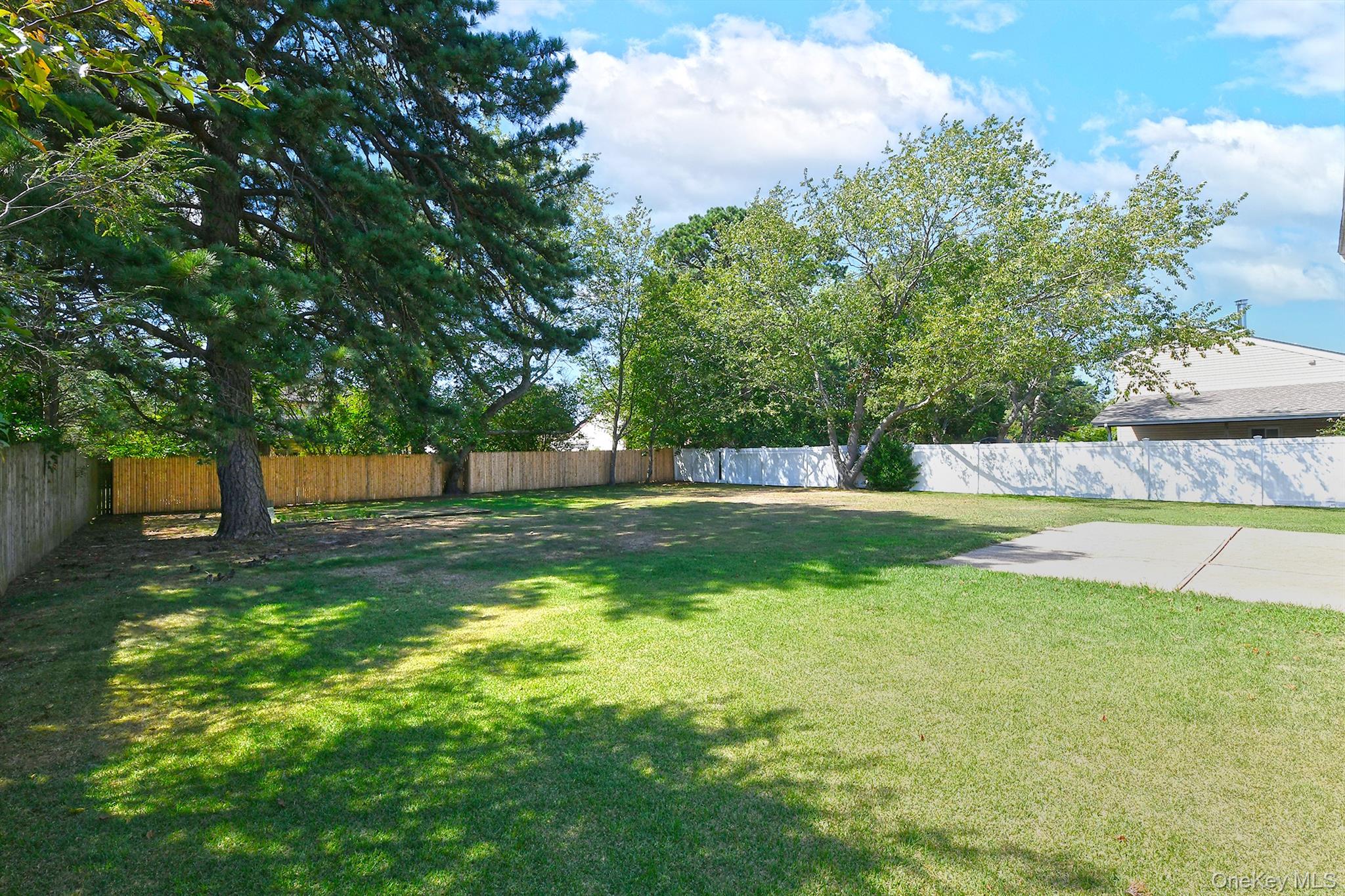 Medford, New York, 11763, United States, 5 Bedrooms Bedrooms, ,2 BathroomsBathrooms,Residential,For Sale,1947086