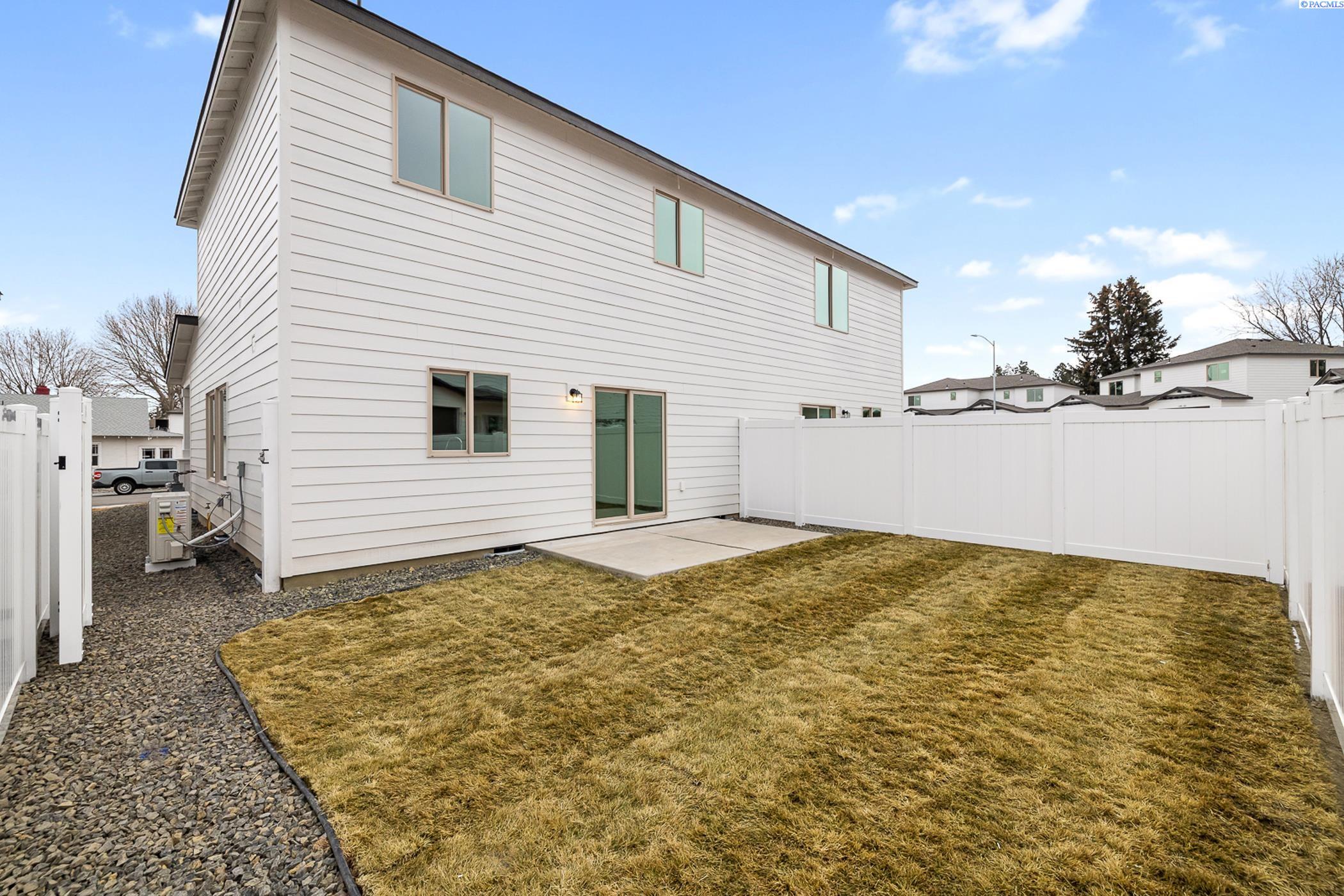 Kennewick, Washington, 99337, United States, 5 Bedrooms Bedrooms, ,Residential,For Sale,1940850