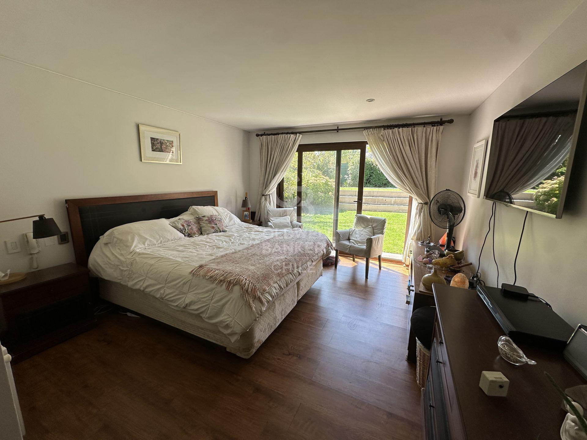 Las Condes, Chile, 4 Bedrooms Bedrooms, ,5 BathroomsBathrooms,Residential,For Sale,1728861