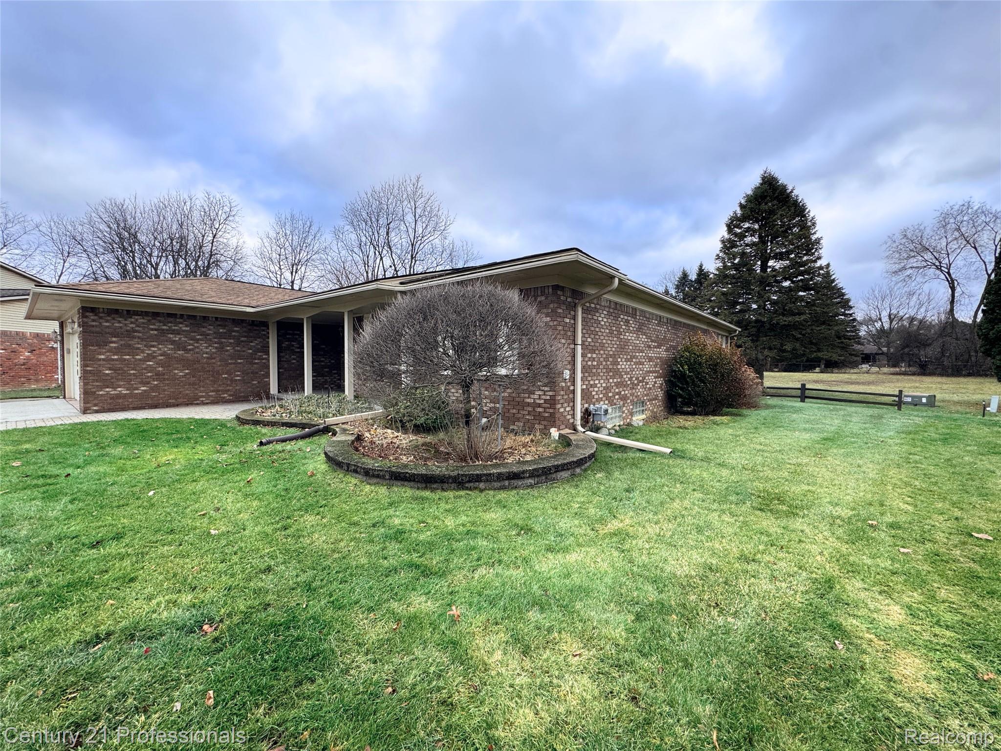 Troy, Michigan, 48085, United States, 4 Bedrooms Bedrooms, ,3 BathroomsBathrooms,Residential,For Sale,2009052