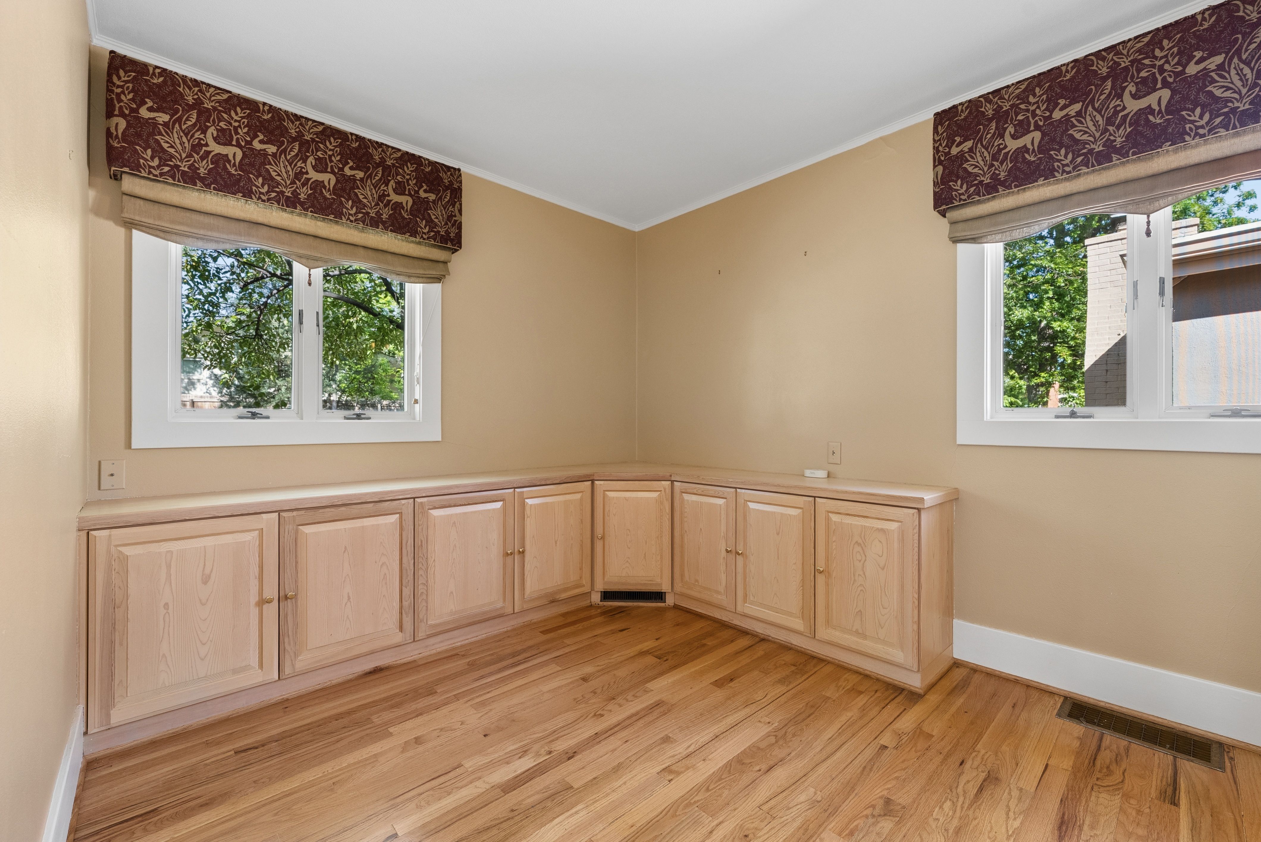  One-Level Broadmoor Living - 物件實景