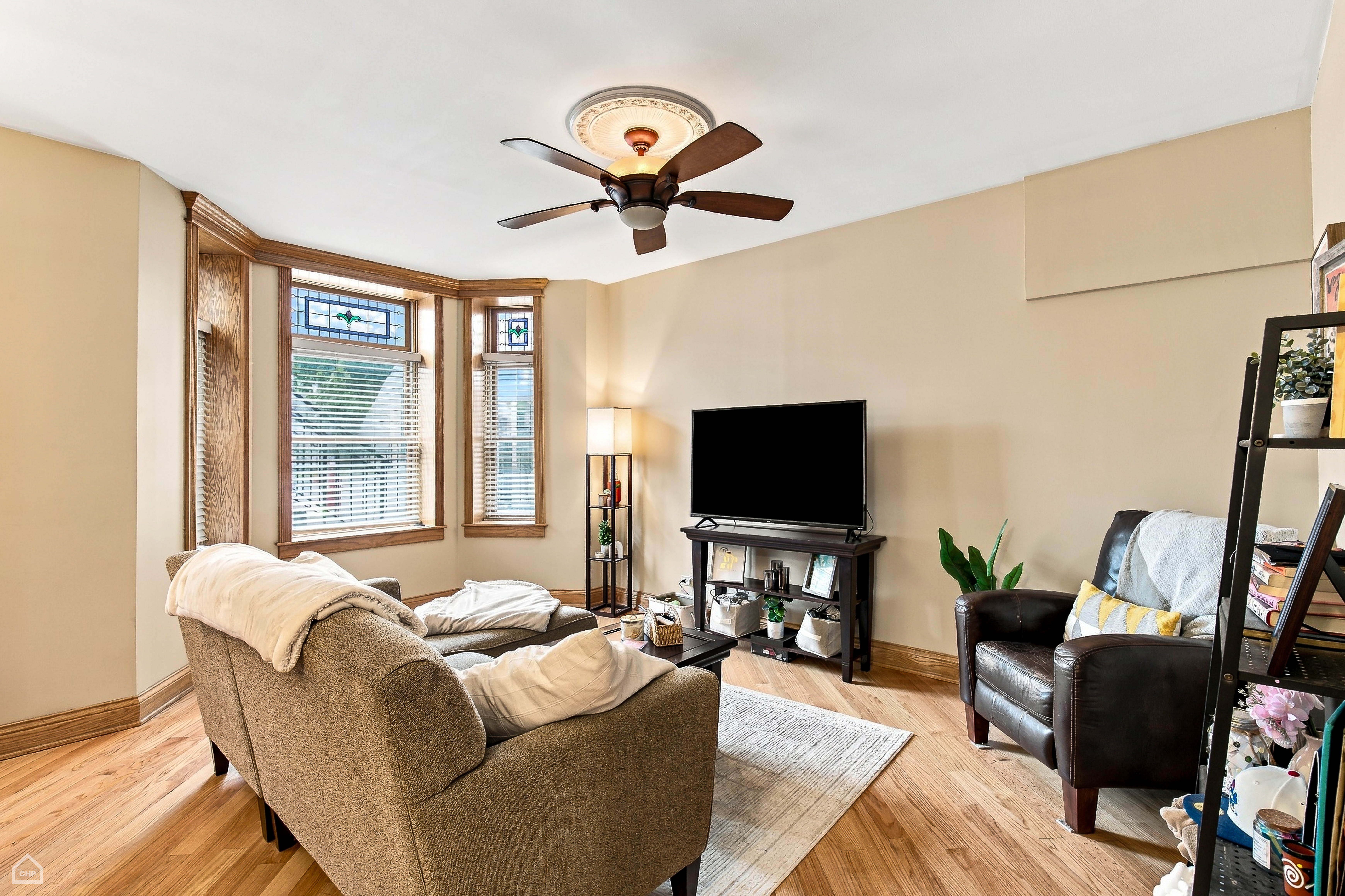  Excellent Opportunity to Own a Classic Chicago Brick Three-Flat - 物件實景