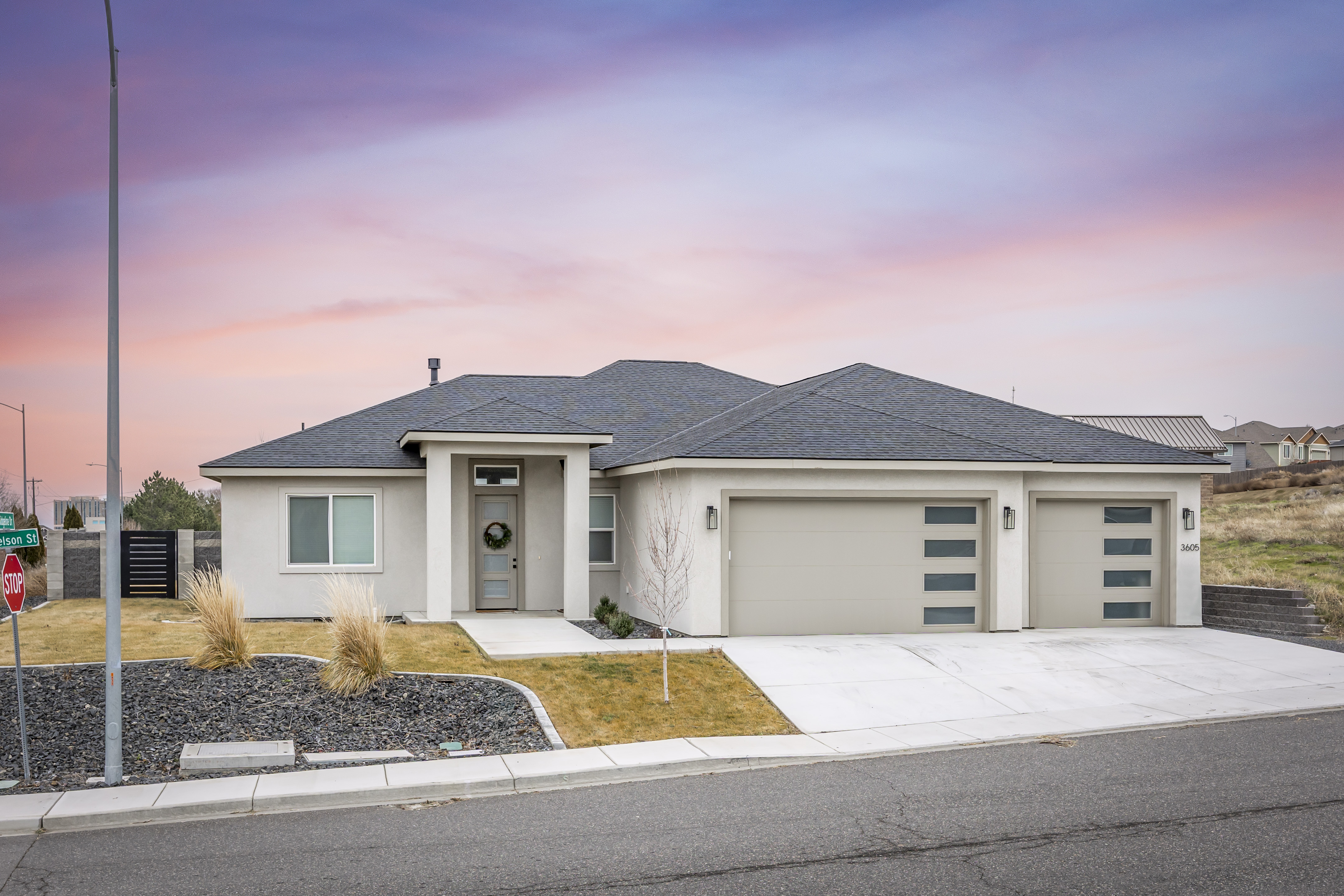 Kennewick, Washington, 99338, United States, 4 Bedrooms Bedrooms, ,3 BathroomsBathrooms,Residential,For Sale,2044303