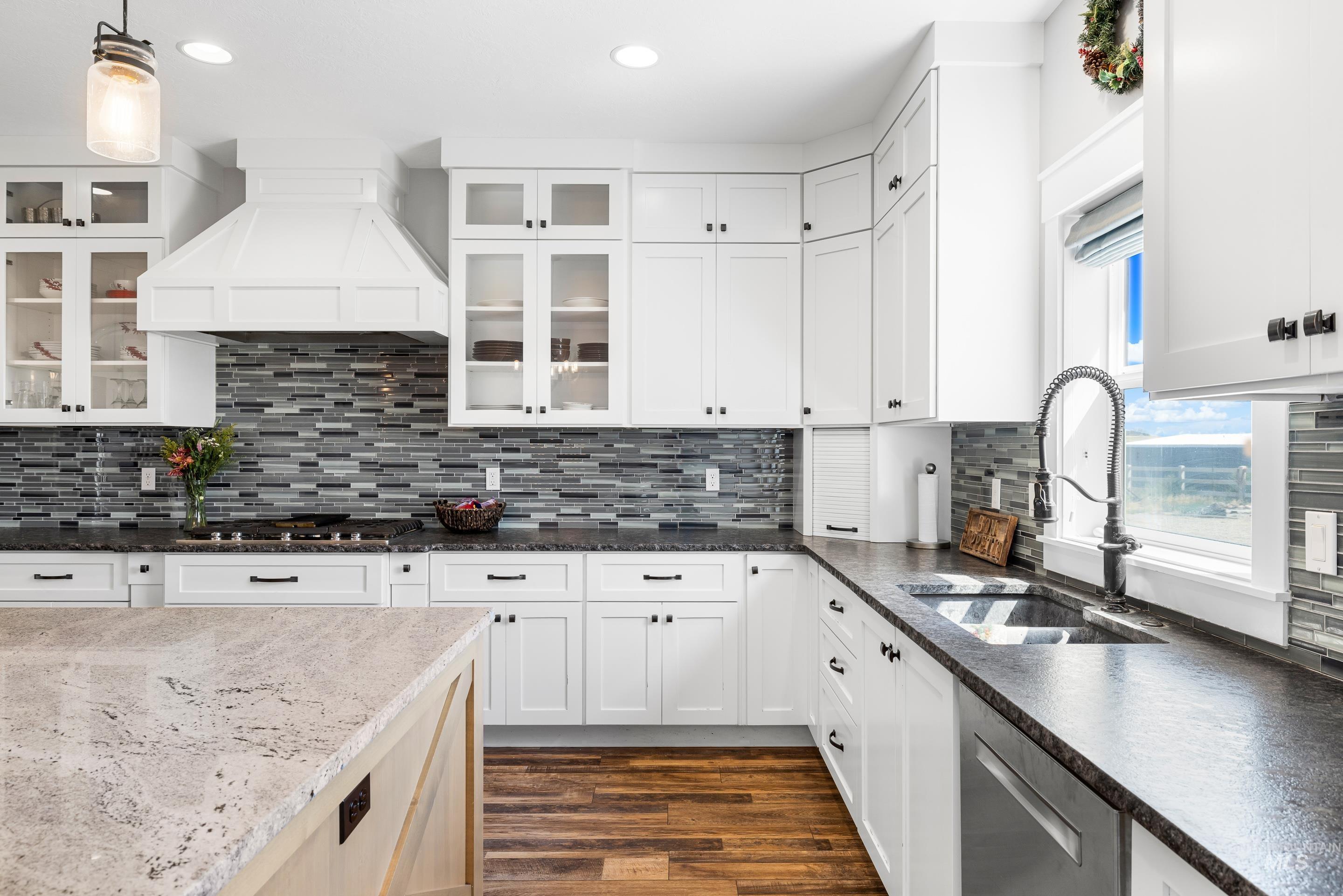 Nampa, Idaho, 83686, United States, 5 Bedrooms Bedrooms, ,Residential,For Sale,1989530